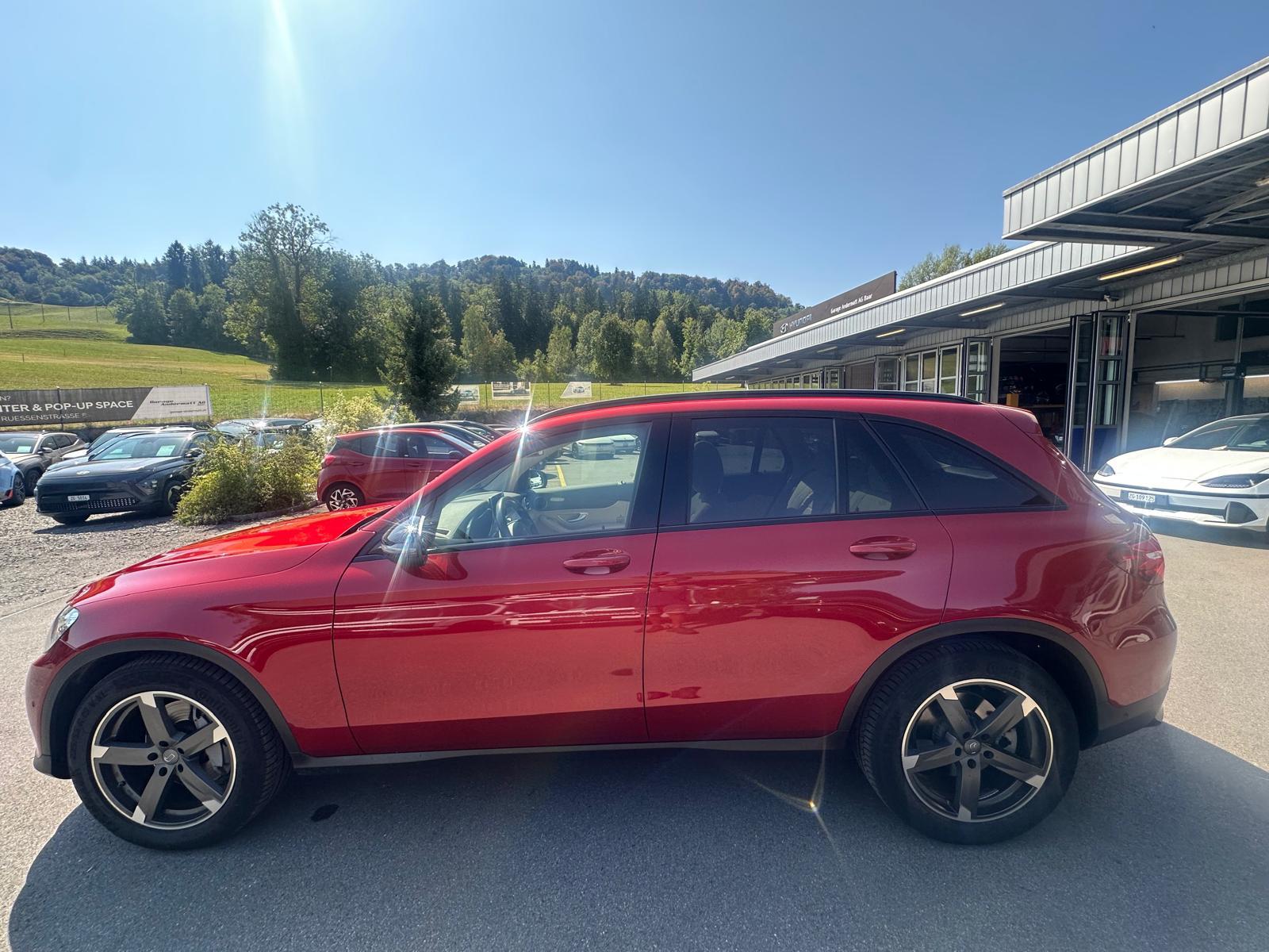MERCEDES-BENZ GLC 250 Exclusive 4Matic 9G-Tronic-showroom-element-2