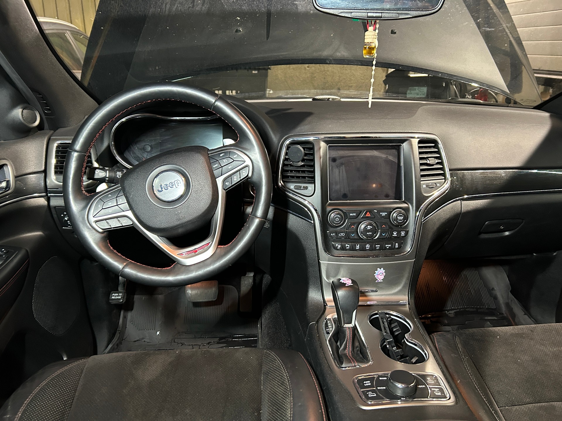 JEEP Gr.Cherokee 3.0CRD Ltd. " MOTEUR DEFECTUEUX " VENDU DANS L'ETAT Tél 079 611 65 33-showroom-element-3