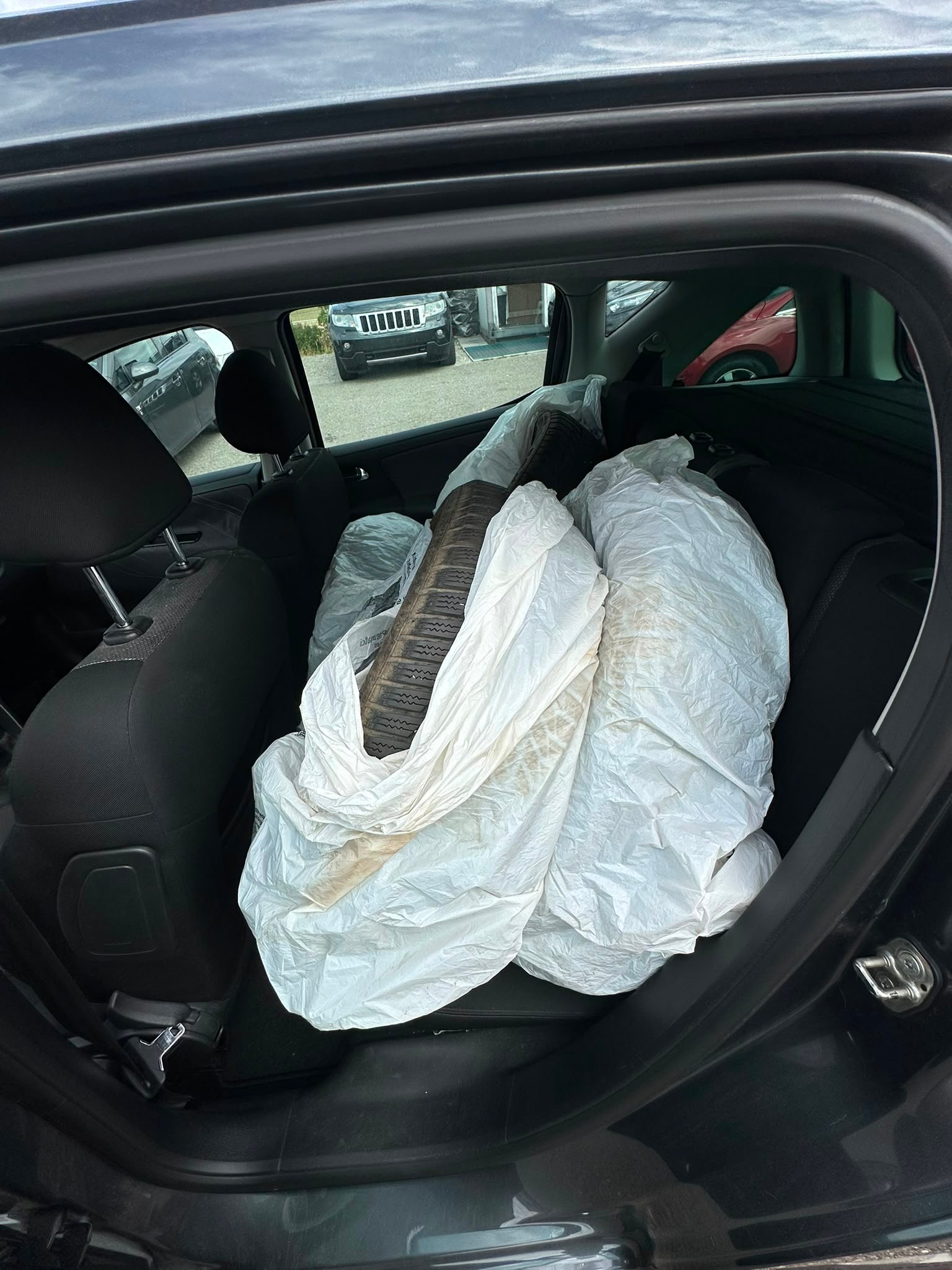 PEUGEOT 207 SW 1.6 HDI Sport-image-12