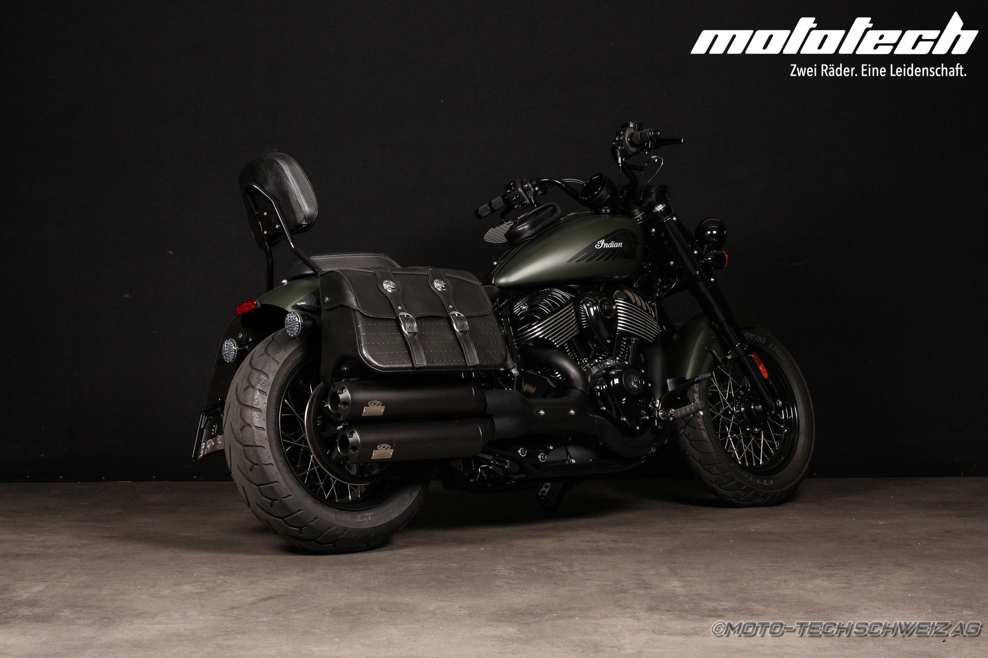 INDIAN Chief Bobber-showroom-element-1