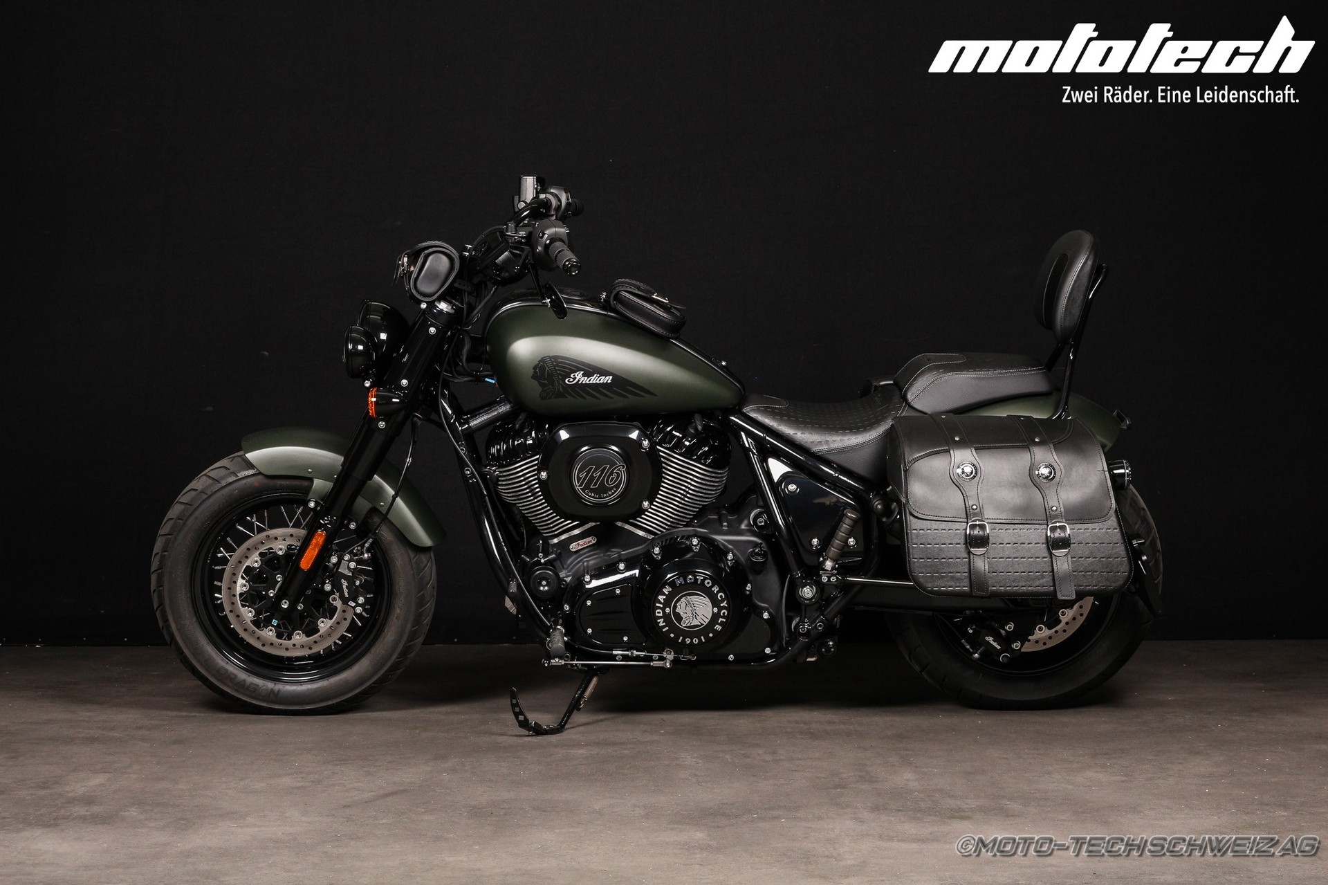 INDIAN Chief Bobber-showroom-element-3