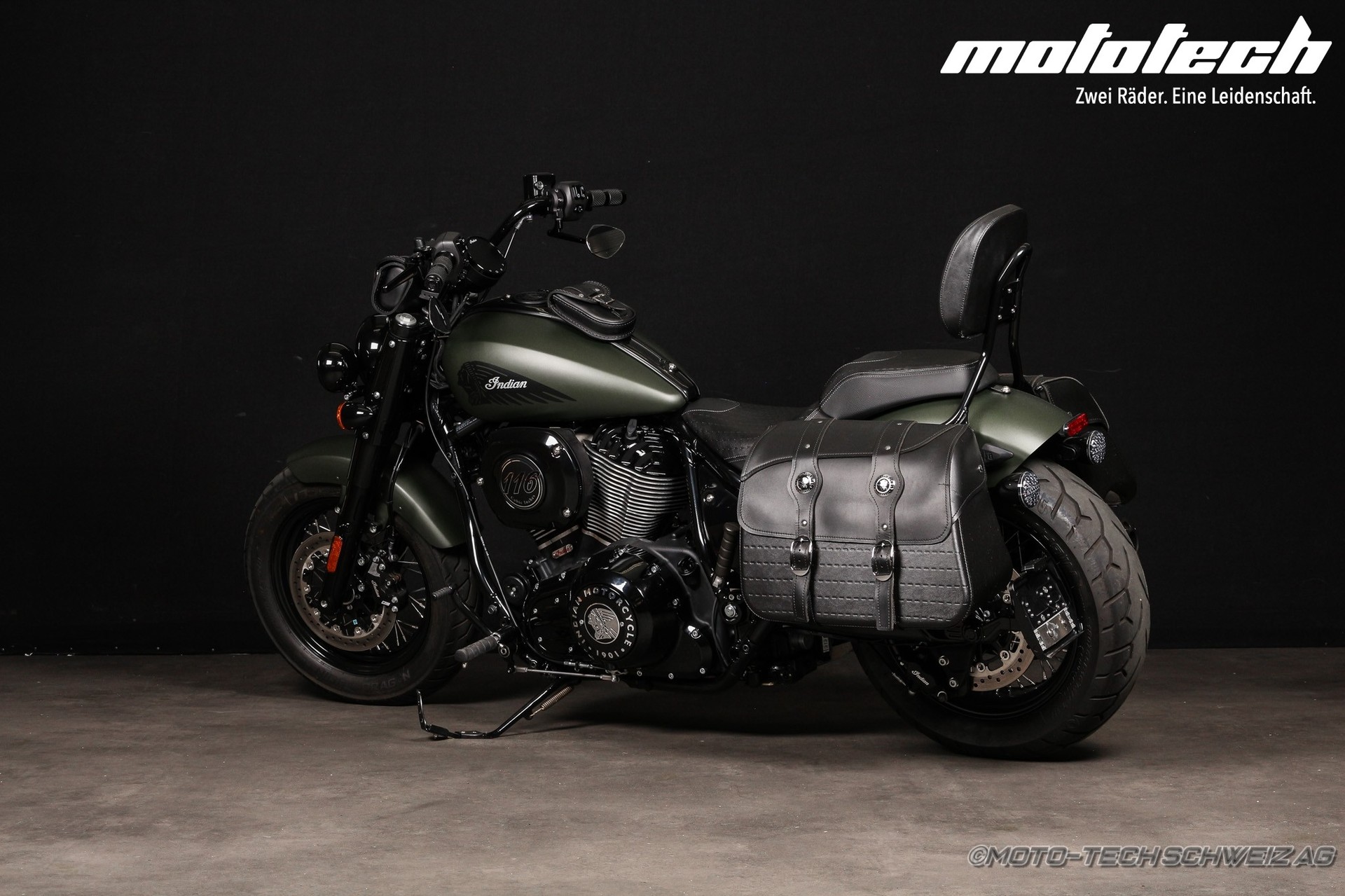 INDIAN Chief Bobber-showroom-element-2