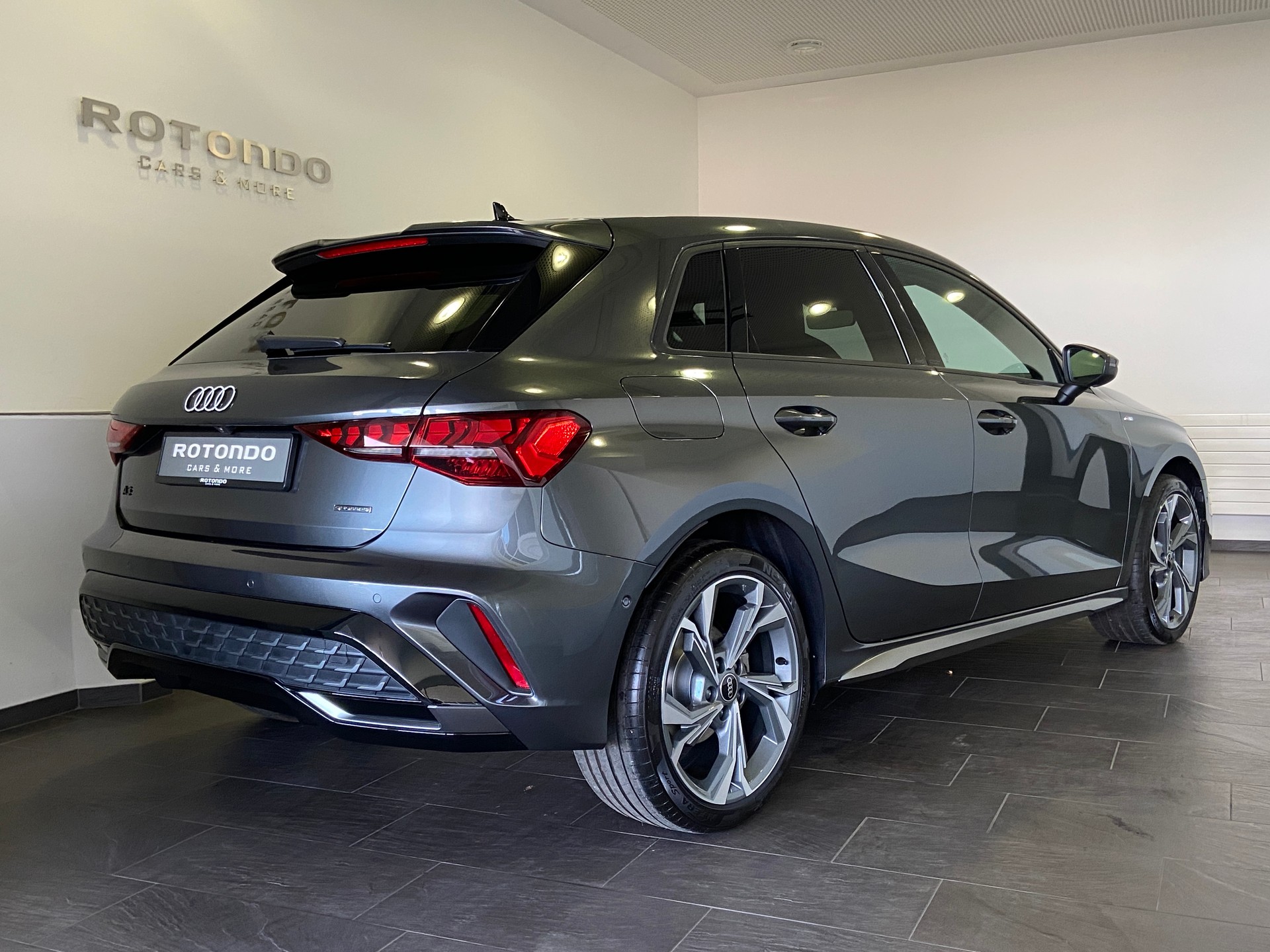 AUDI A3 Sportback TFSI 150 kW quattro 2 x S line S tronic-showroom-element-1