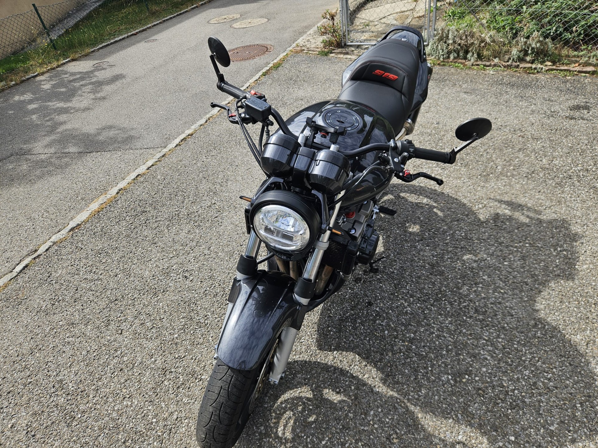 HONDA CB 900 F Hornet-image-2