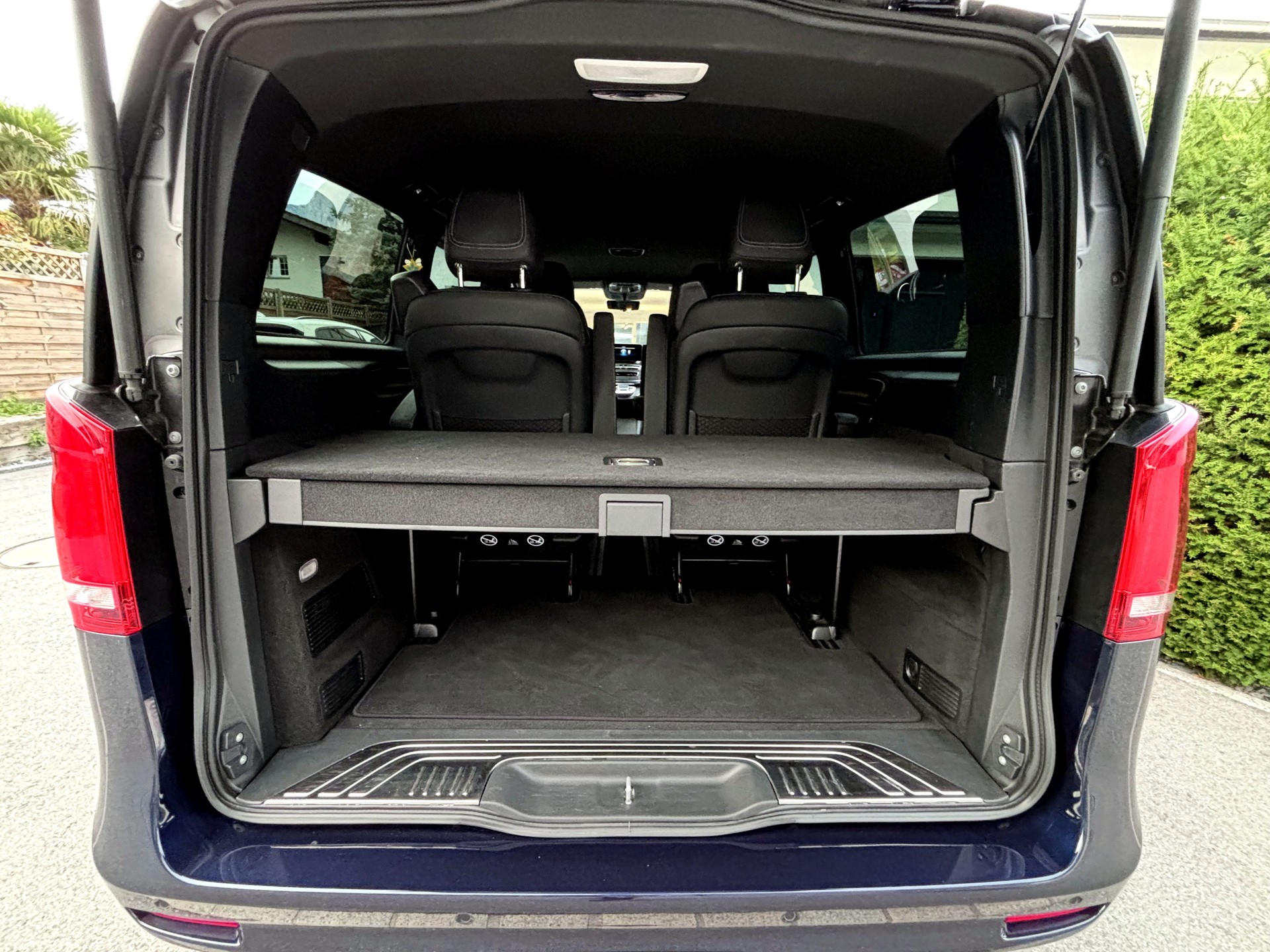 MERCEDES-BENZ V 300 d Swiss Ed. lang 4matic-image-7