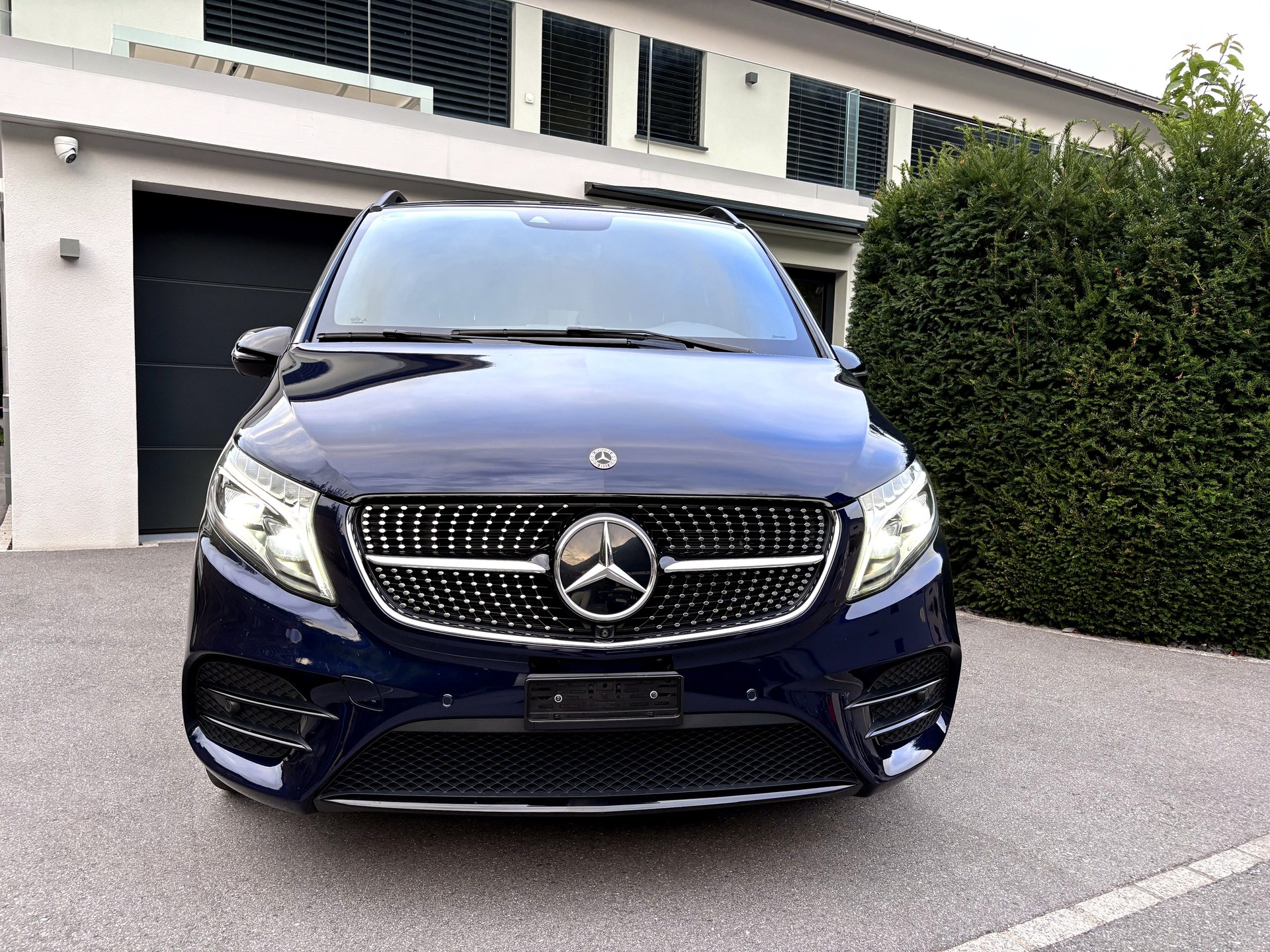 MERCEDES-BENZ V 300 d Swiss Ed. lang 4matic-image-1