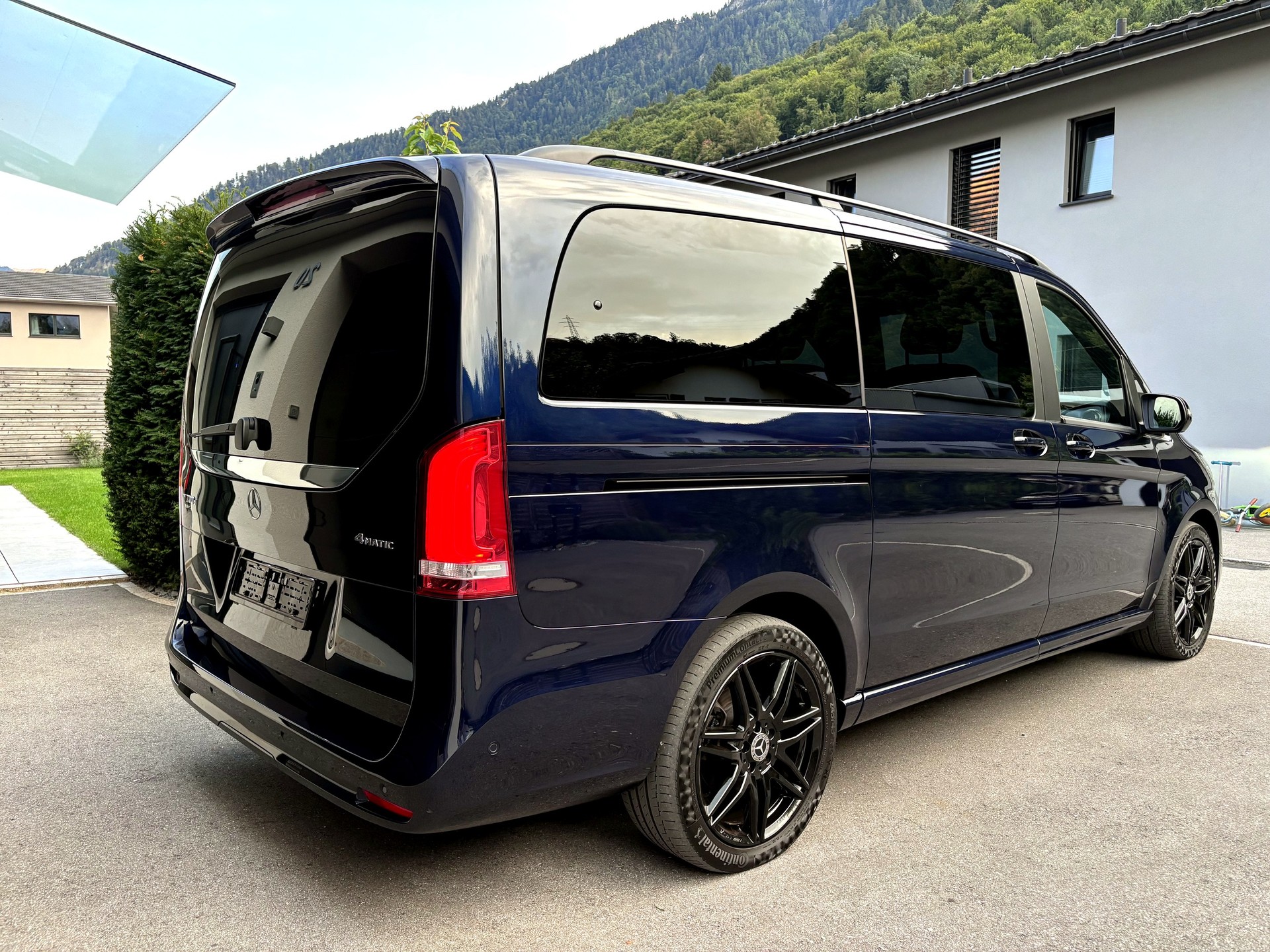 MERCEDES-BENZ V 300 d Swiss Ed. lang 4matic-image-4