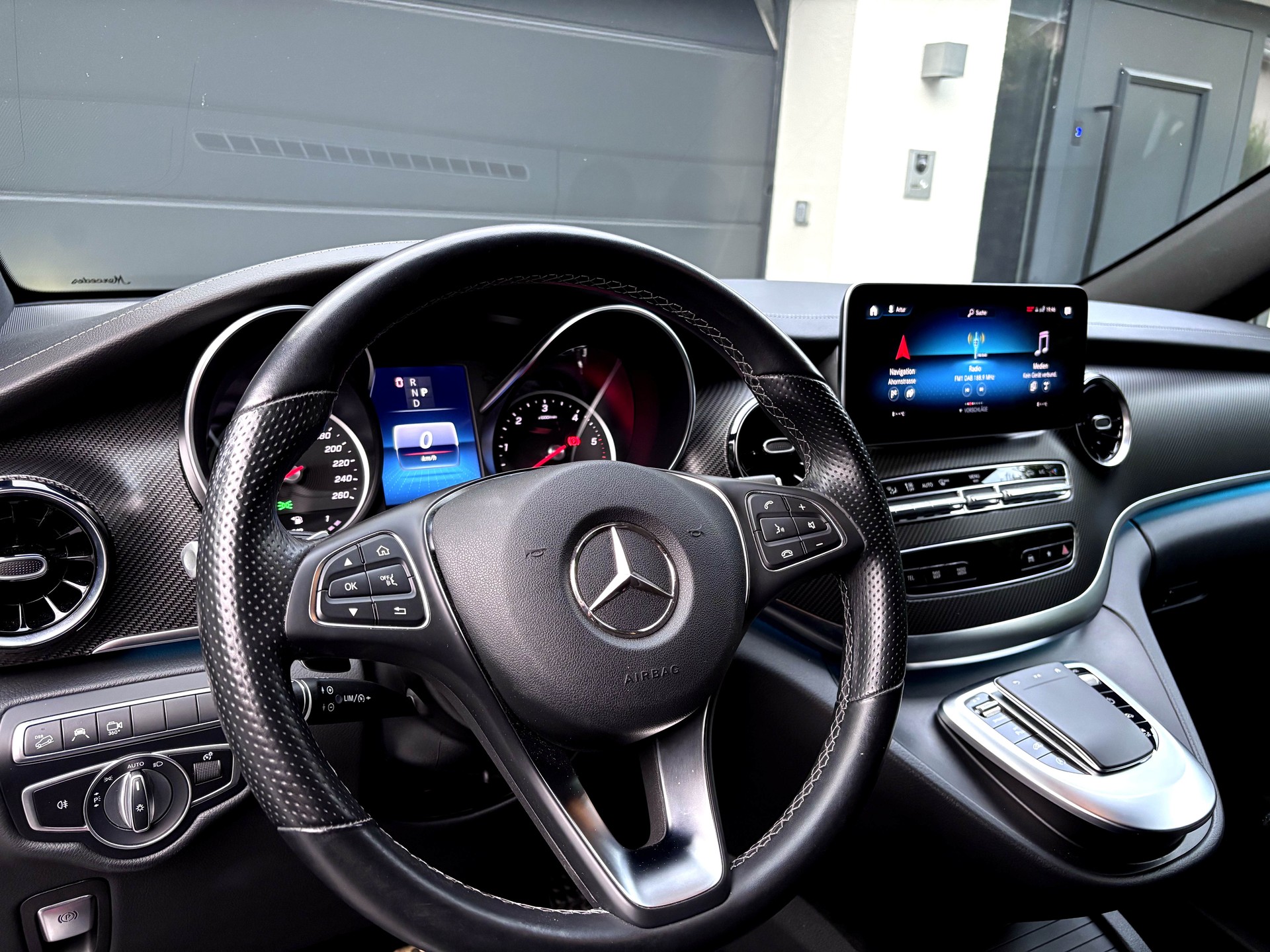 MERCEDES-BENZ V 300 d Swiss Ed. lang 4matic-image-10