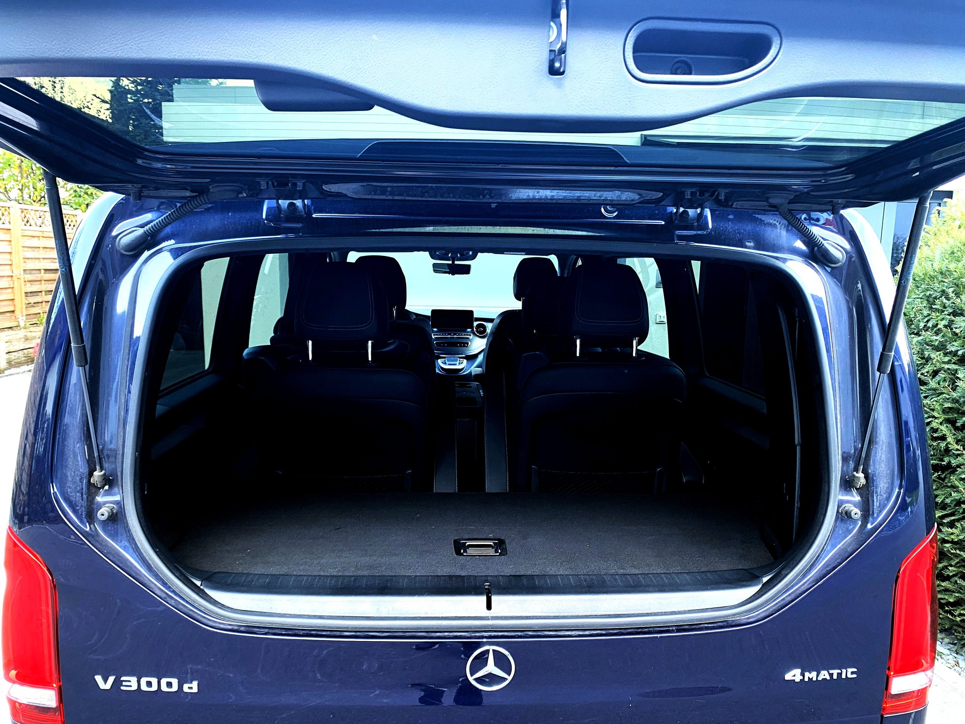 MERCEDES-BENZ V 300 d Swiss Ed. lang 4matic-image-6