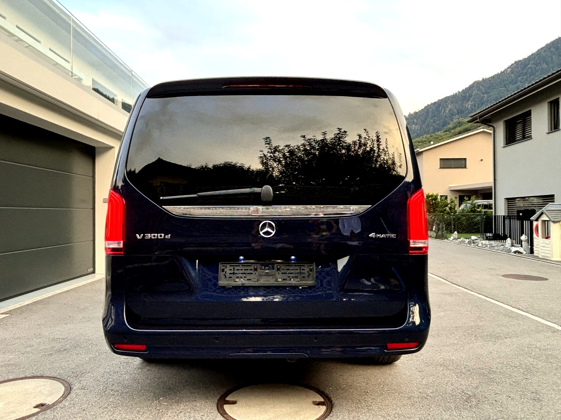 MERCEDES-BENZ V 300 d Swiss Ed. lang 4matic-image-5