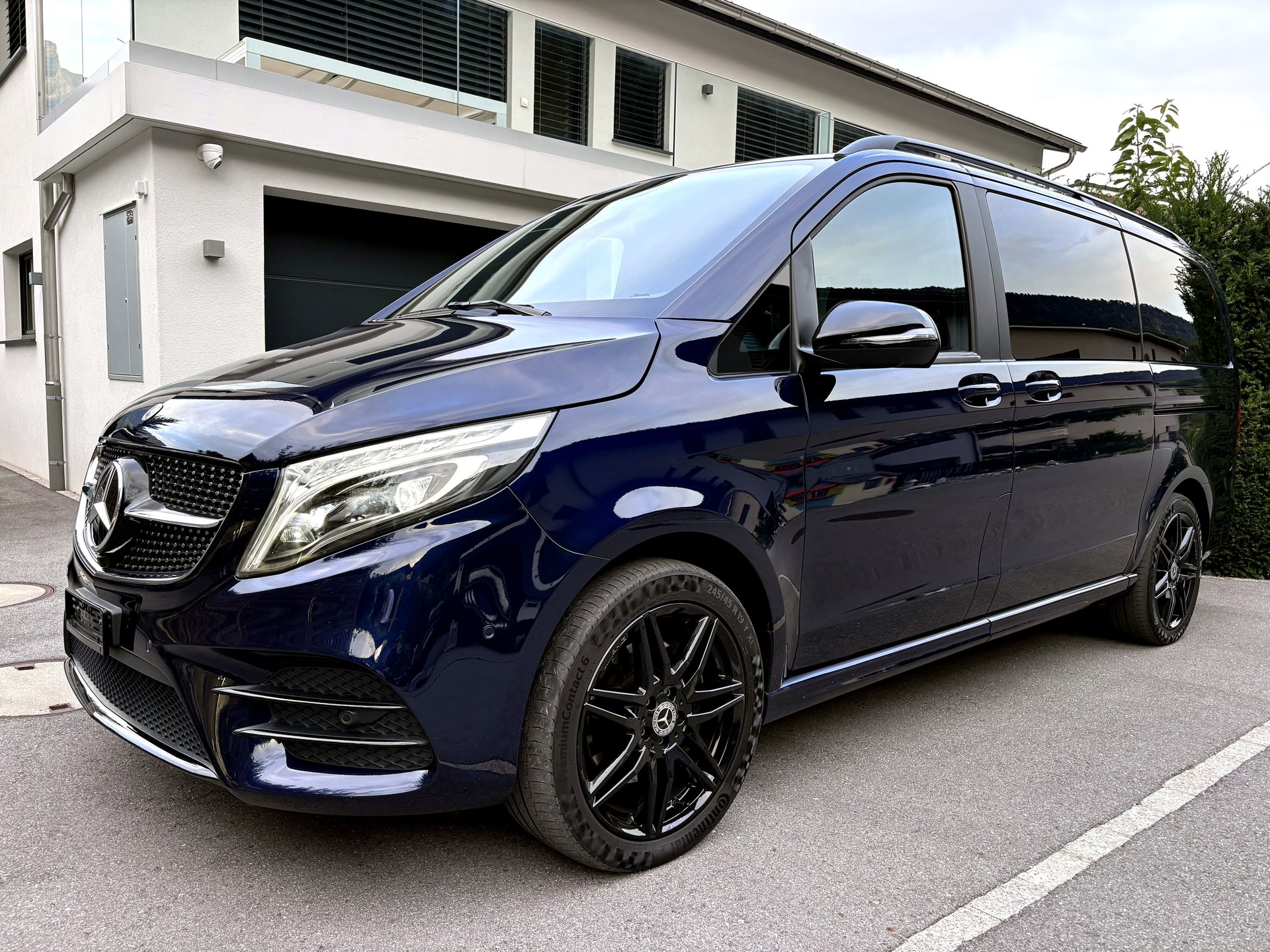 MERCEDES-BENZ V 300 d Swiss Ed. lang 4matic-image-2