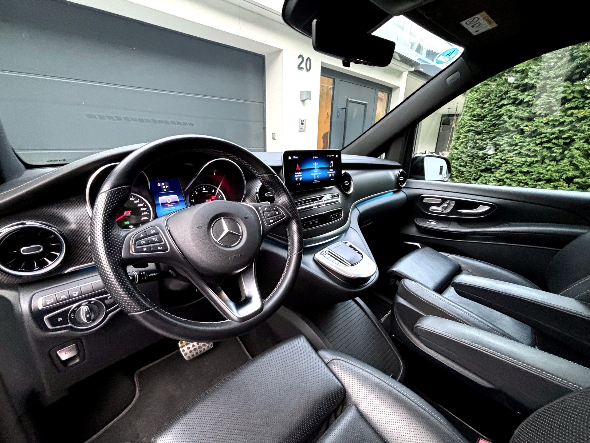 MERCEDES-BENZ V 300 d Swiss Ed. lang 4matic-image-9