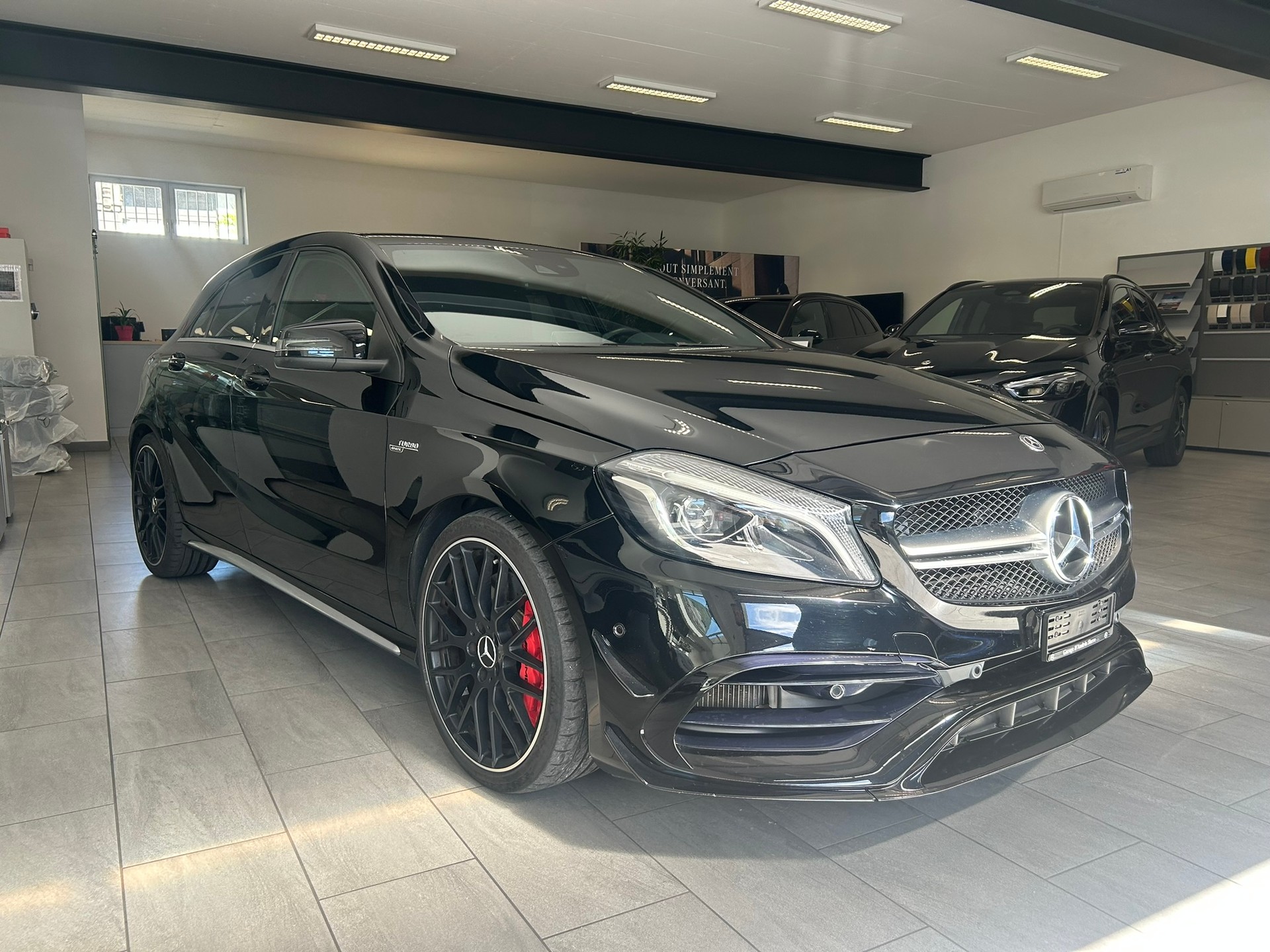 MERCEDES-BENZ A 45 AMG 4Matic Speedshift 7G-DCT-showroom-element-2