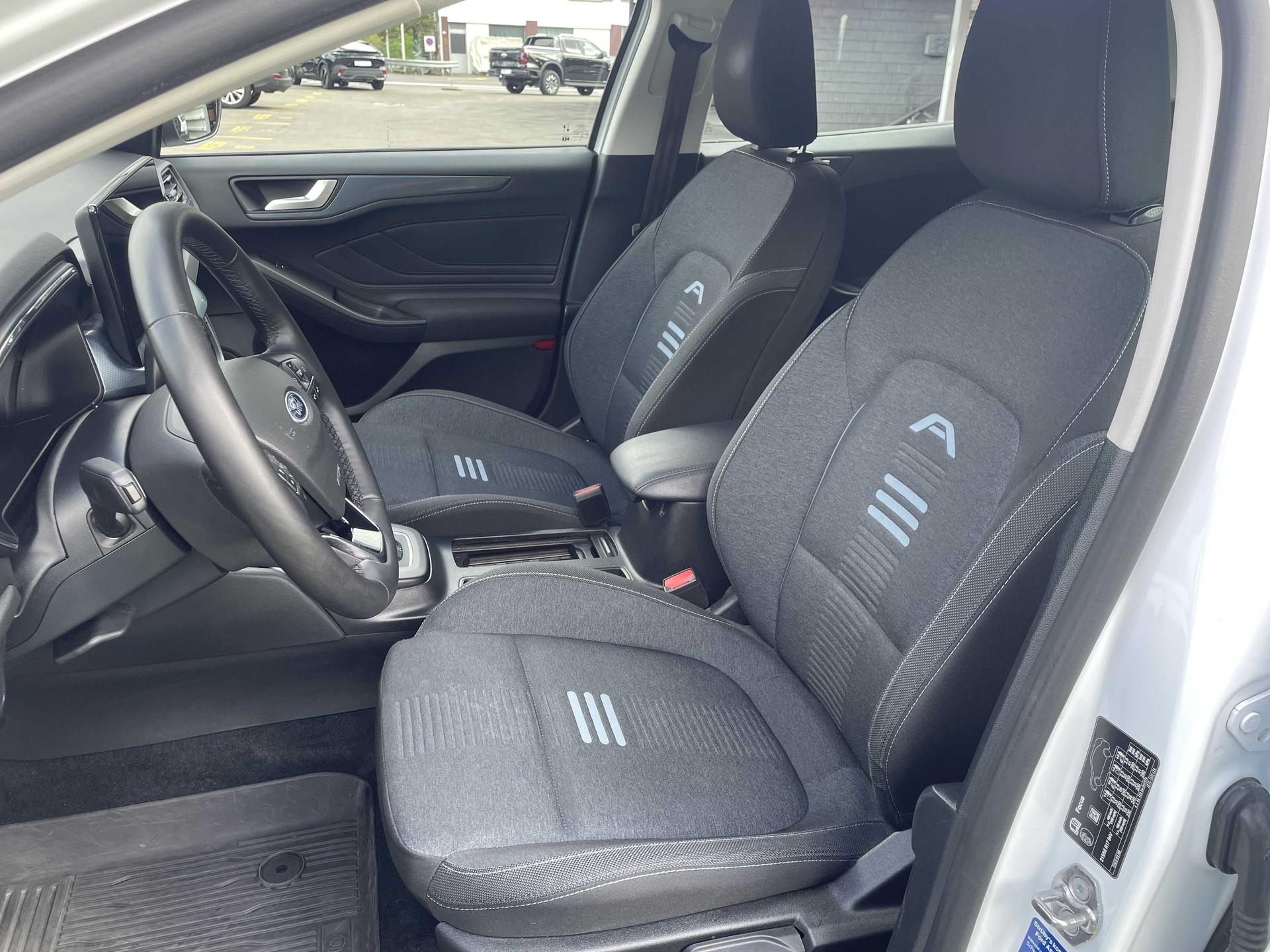 FORD Focus 1.0i EcoB Hybrid 155PS Active-image-9