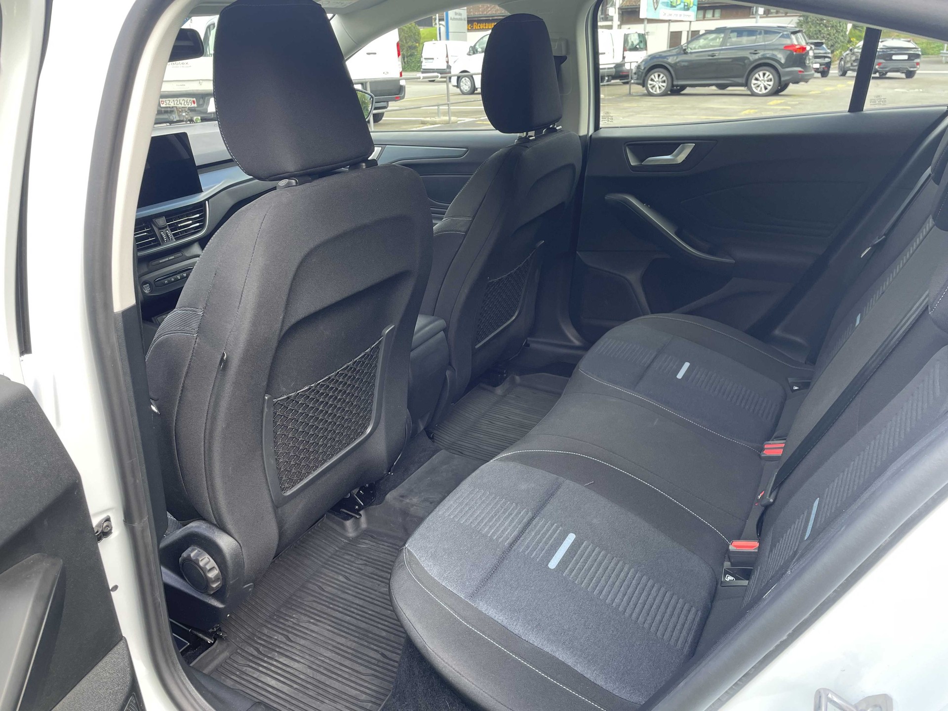 FORD Focus 1.0i EcoB Hybrid 155PS Active-image-10