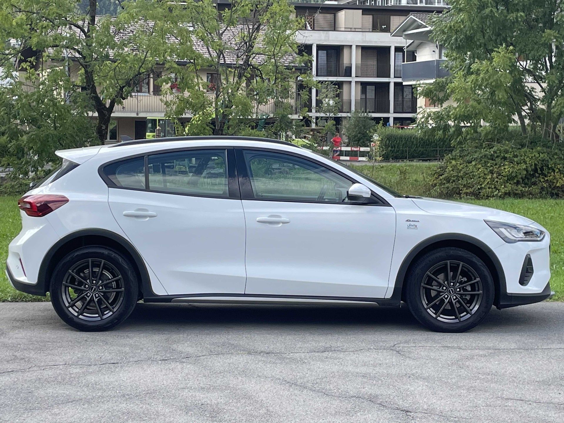 FORD Focus 1.0i EcoB Hybrid 155PS Active-image-6
