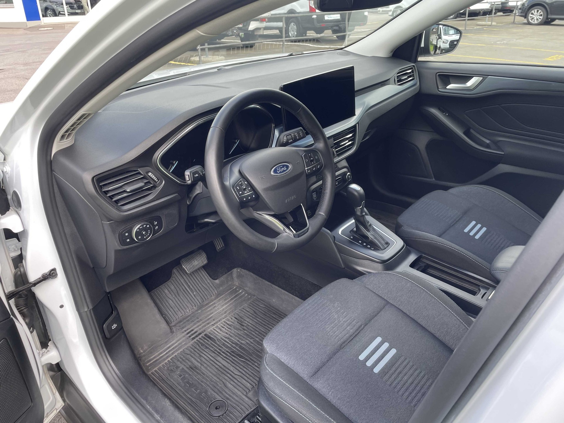 FORD Focus 1.0i EcoB Hybrid 155PS Active-image-8