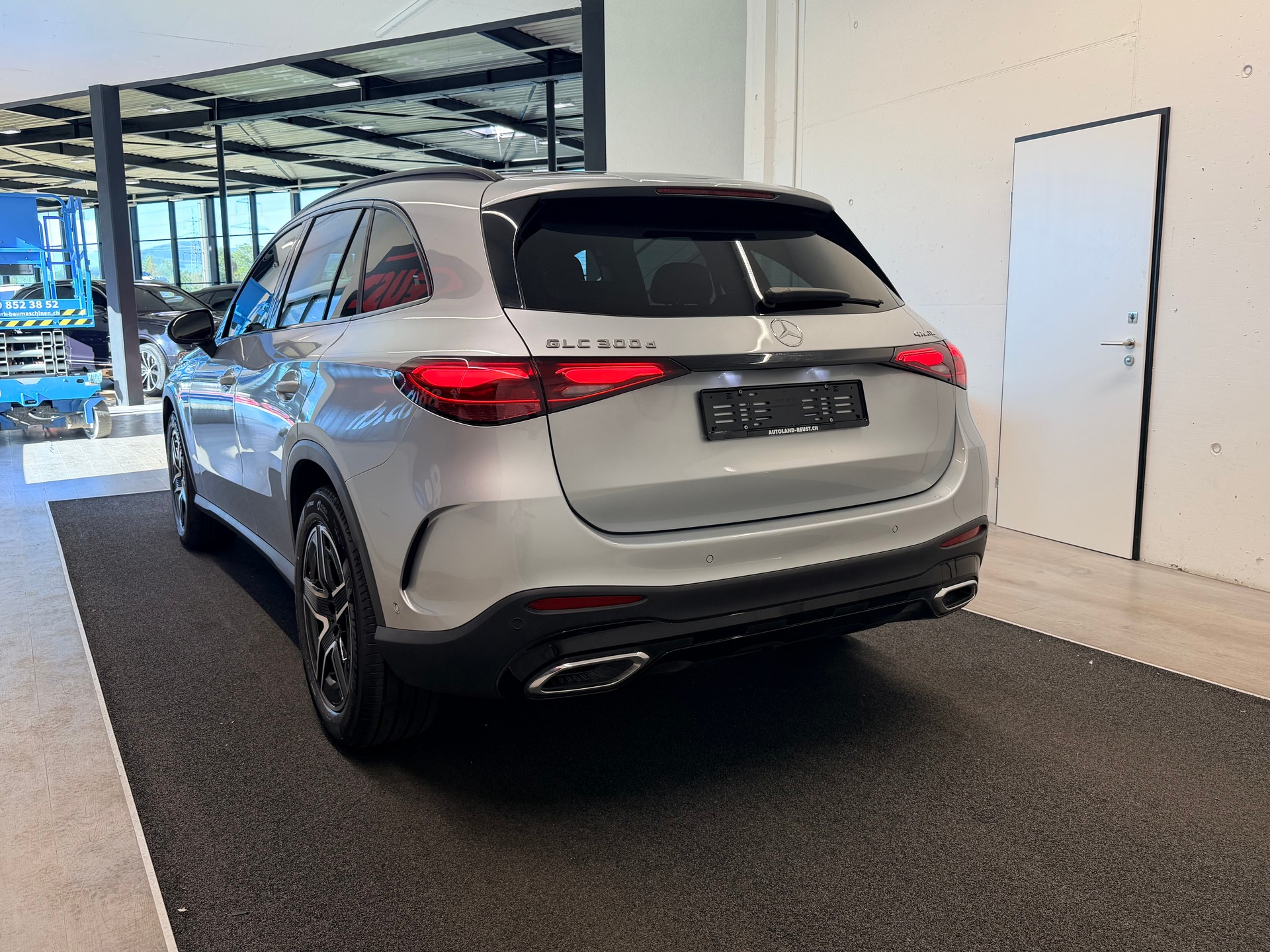 MERCEDES-BENZ GLC 300 d AMG 4Matic 9G-Tronic-image-6