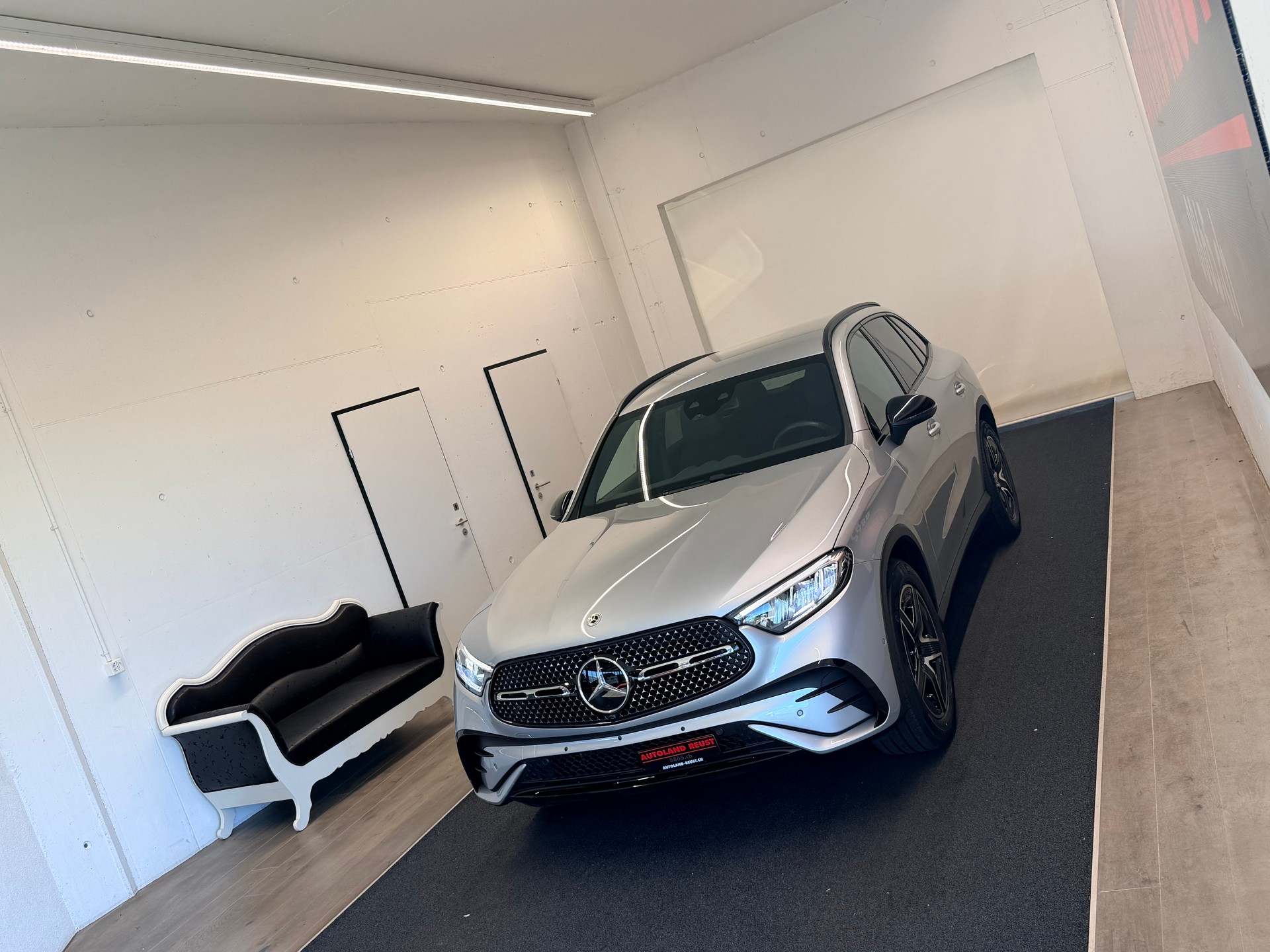 MERCEDES-BENZ GLC 300 d AMG 4Matic 9G-Tronic-showroom-element-3