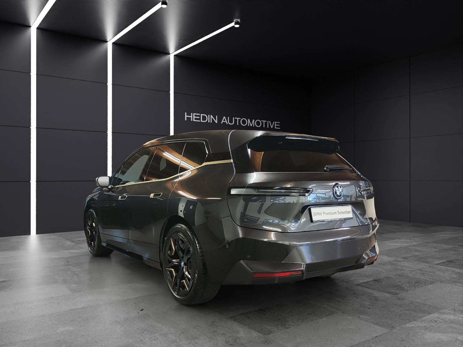 BMW iX I20 xDrive50-showroom-element-2