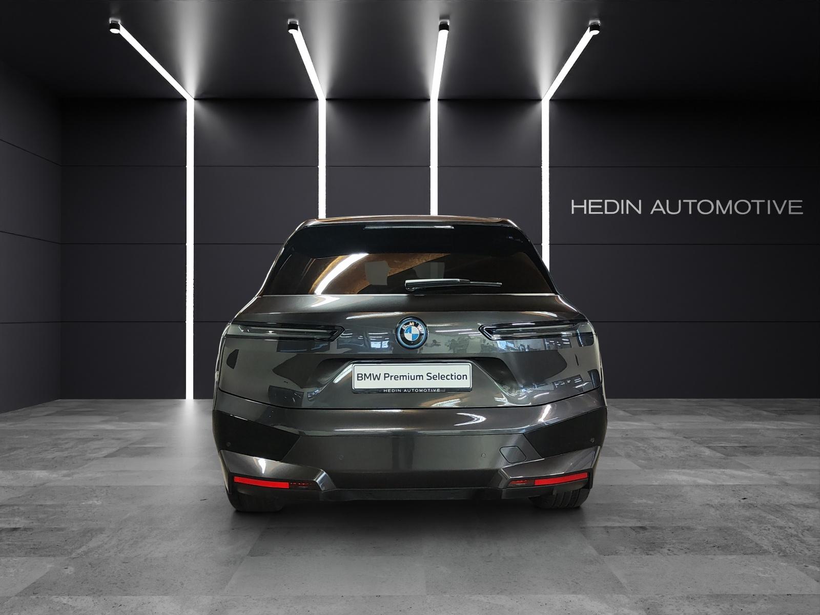 BMW iX I20 xDrive50-showroom-element-3