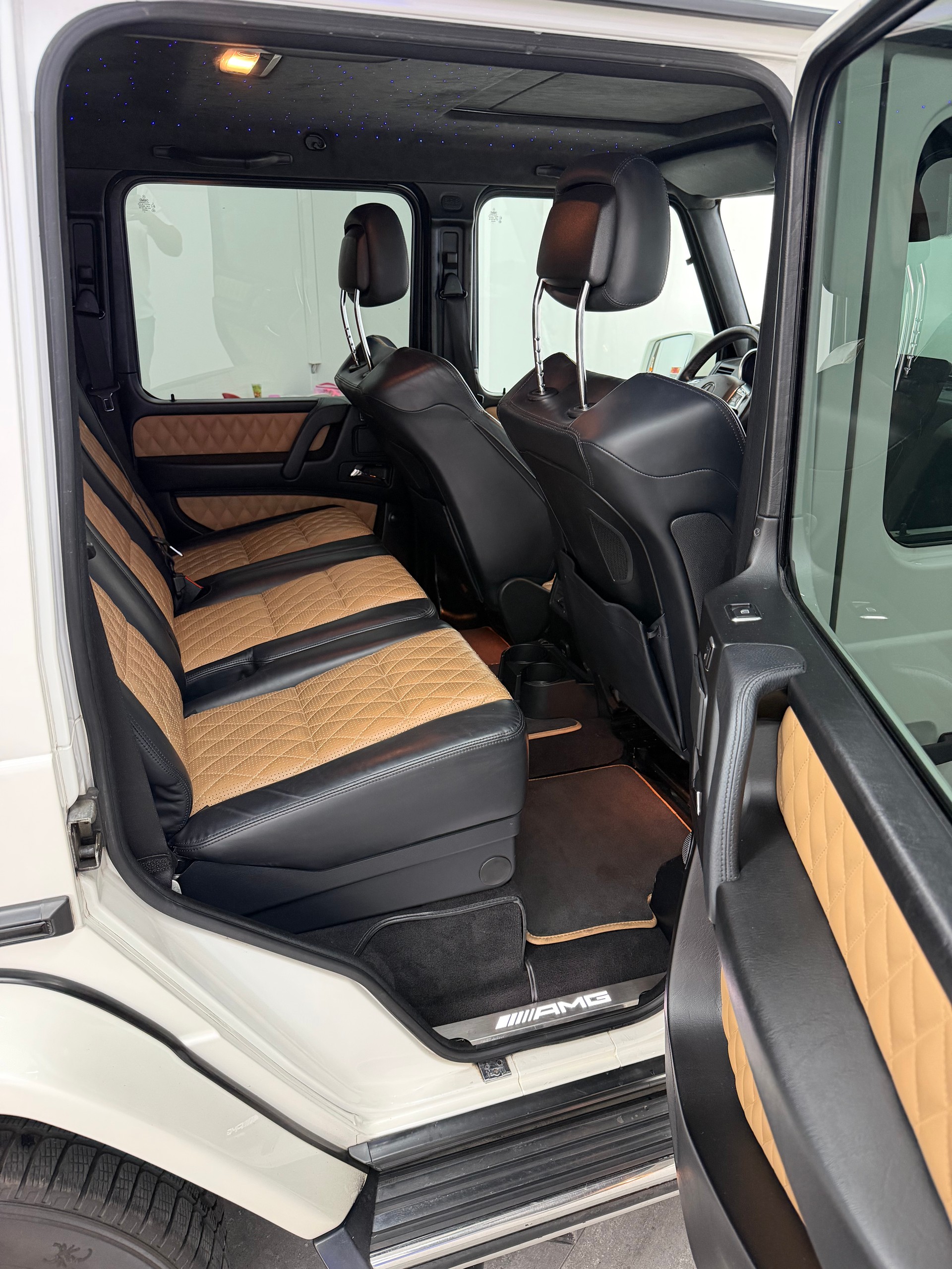 MERCEDES-BENZ G 63 AMG Automatic-image-14