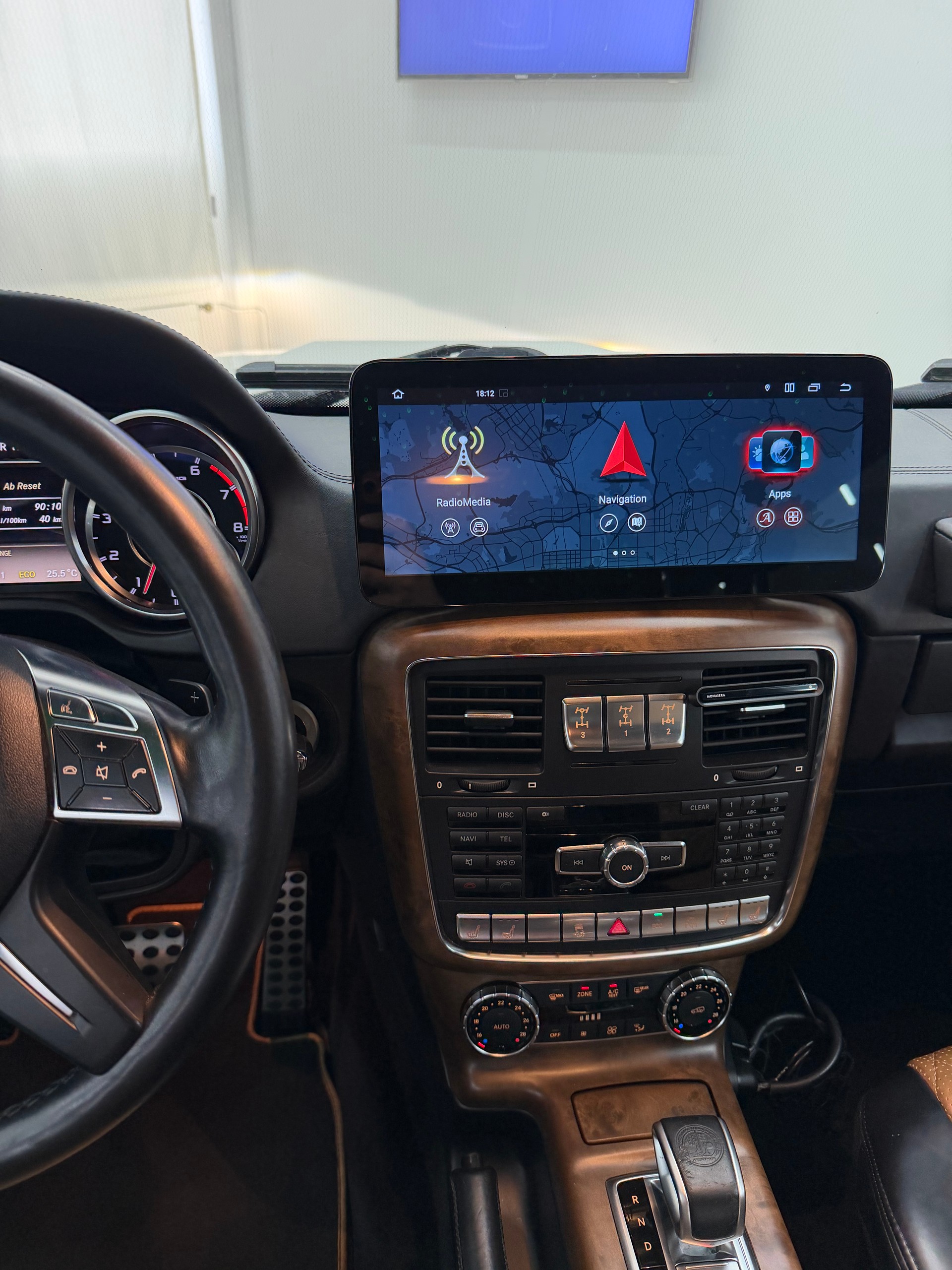 MERCEDES-BENZ G 63 AMG Automatic-image-10