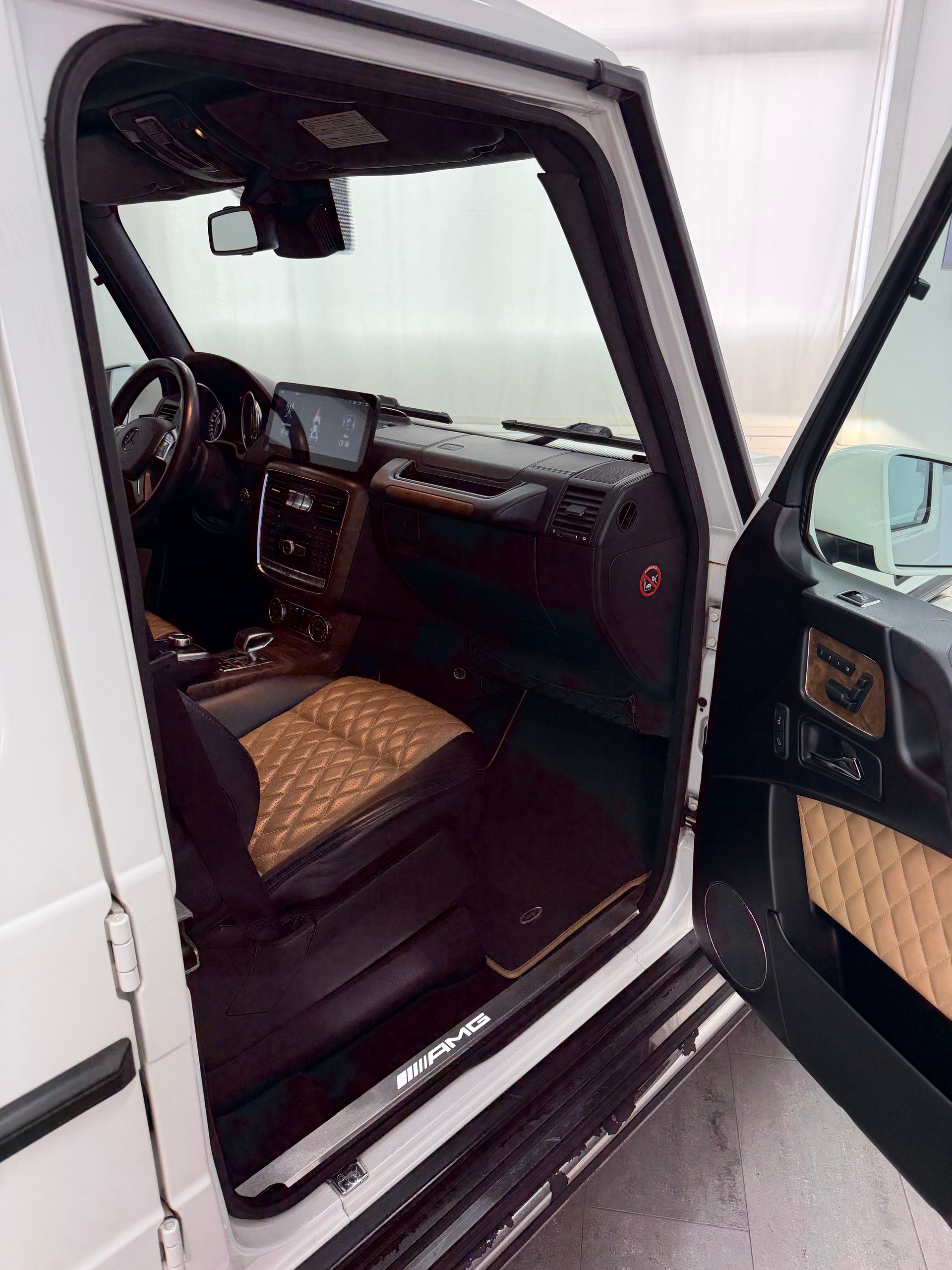 MERCEDES-BENZ G 63 AMG Automatic-image-12