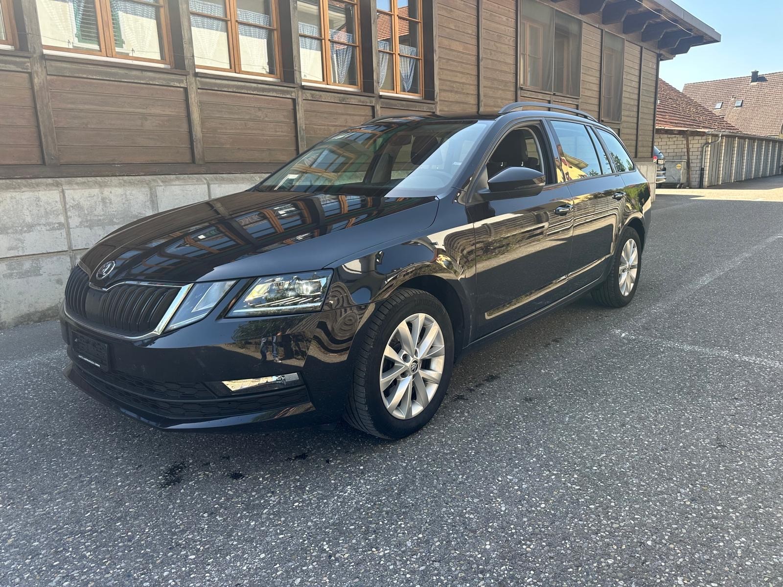 SKODA Octavia Combi 2.0 TSI Ambition DSG-showroom-element-1