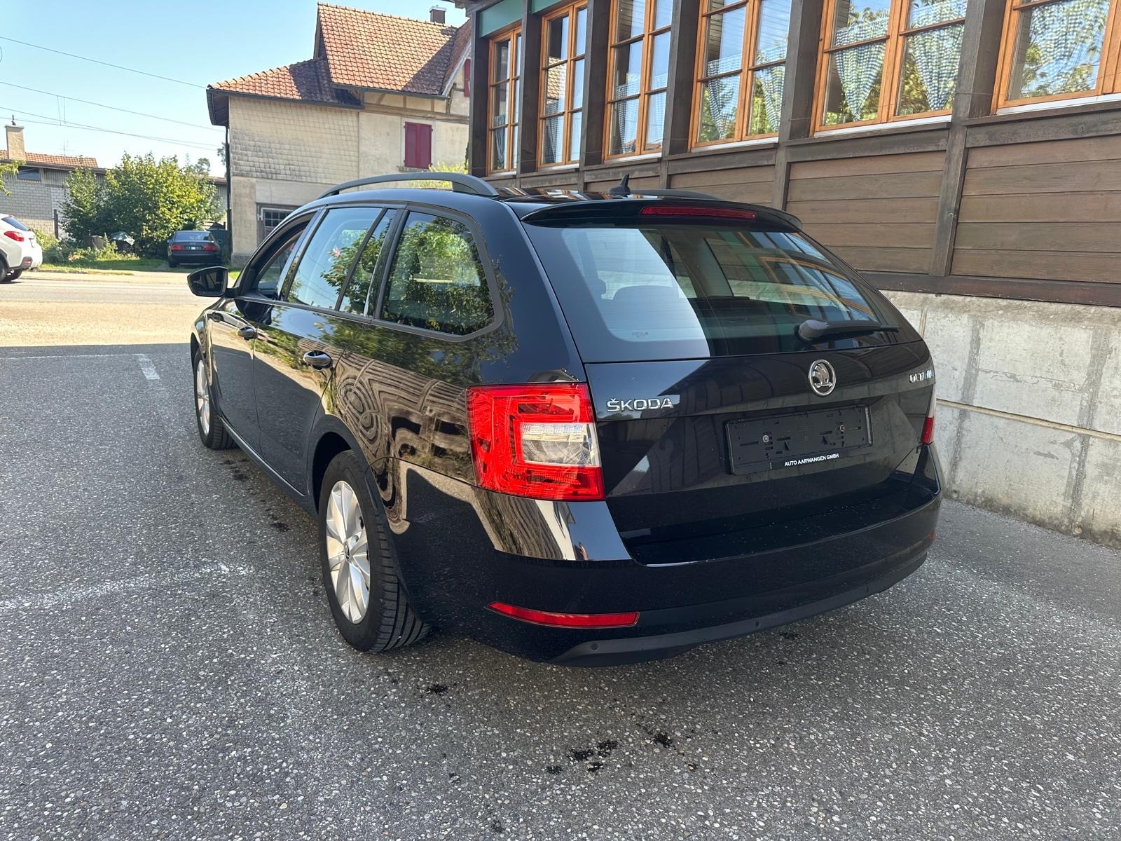 SKODA Octavia Combi 2.0 TSI Ambition DSG-showroom-element-3