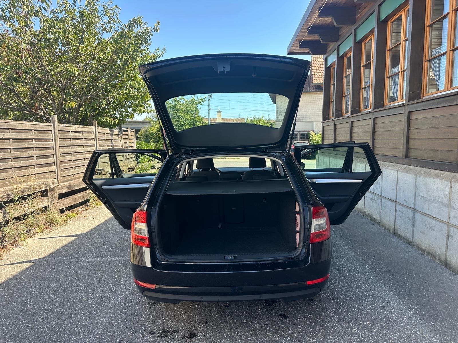 SKODA Octavia Combi 2.0 TSI Ambition DSG-image-6