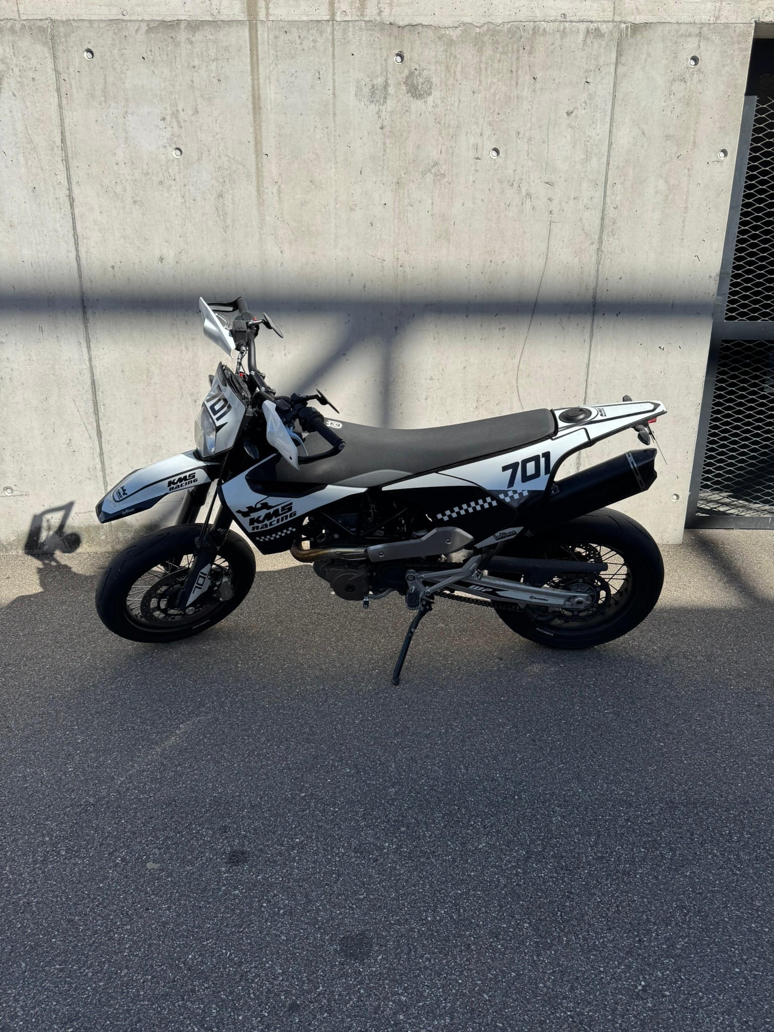 HUSQVARNA 701 Supermoto (35kW)-image-4