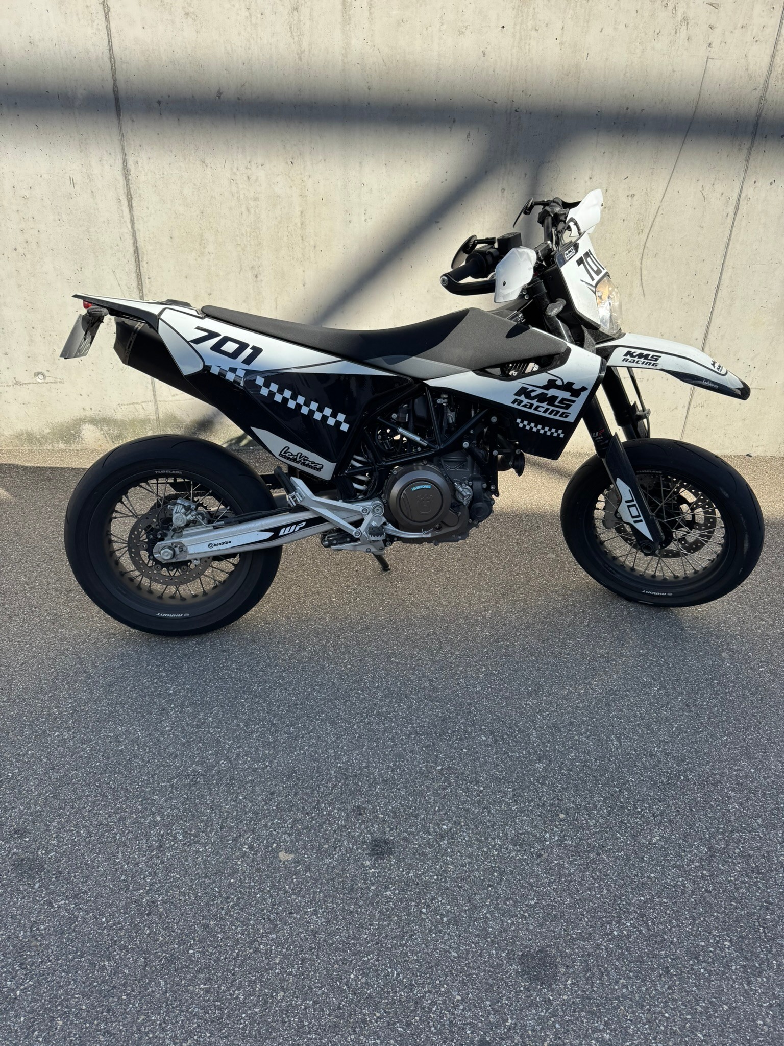 HUSQVARNA 701 Supermoto (35kW)-image-1