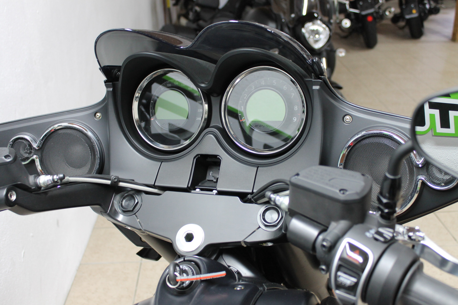 MOTO GUZZI MGX-21-image-9