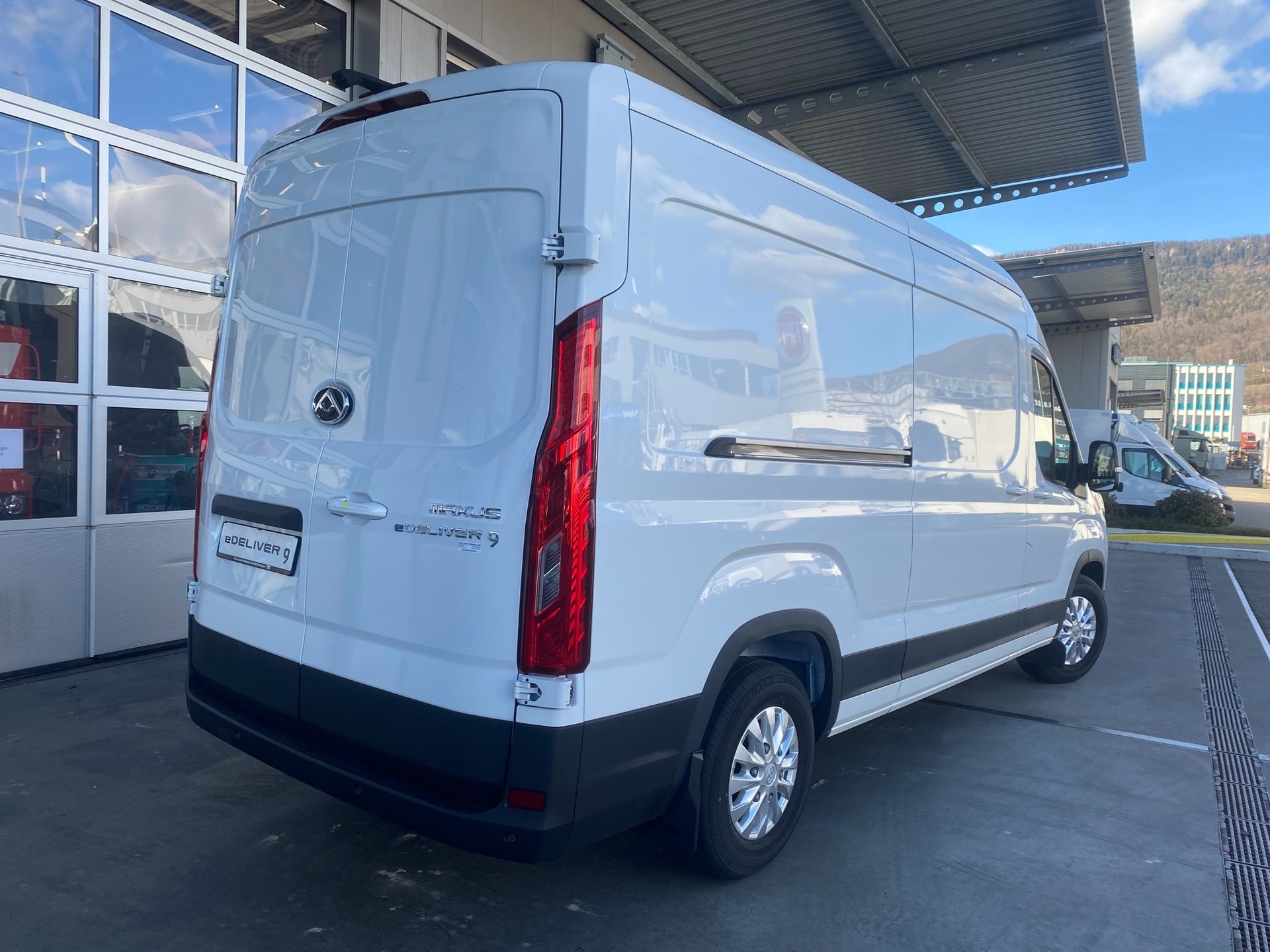 MAXUS eDeliver 9 L3H2 72kWh-image-3