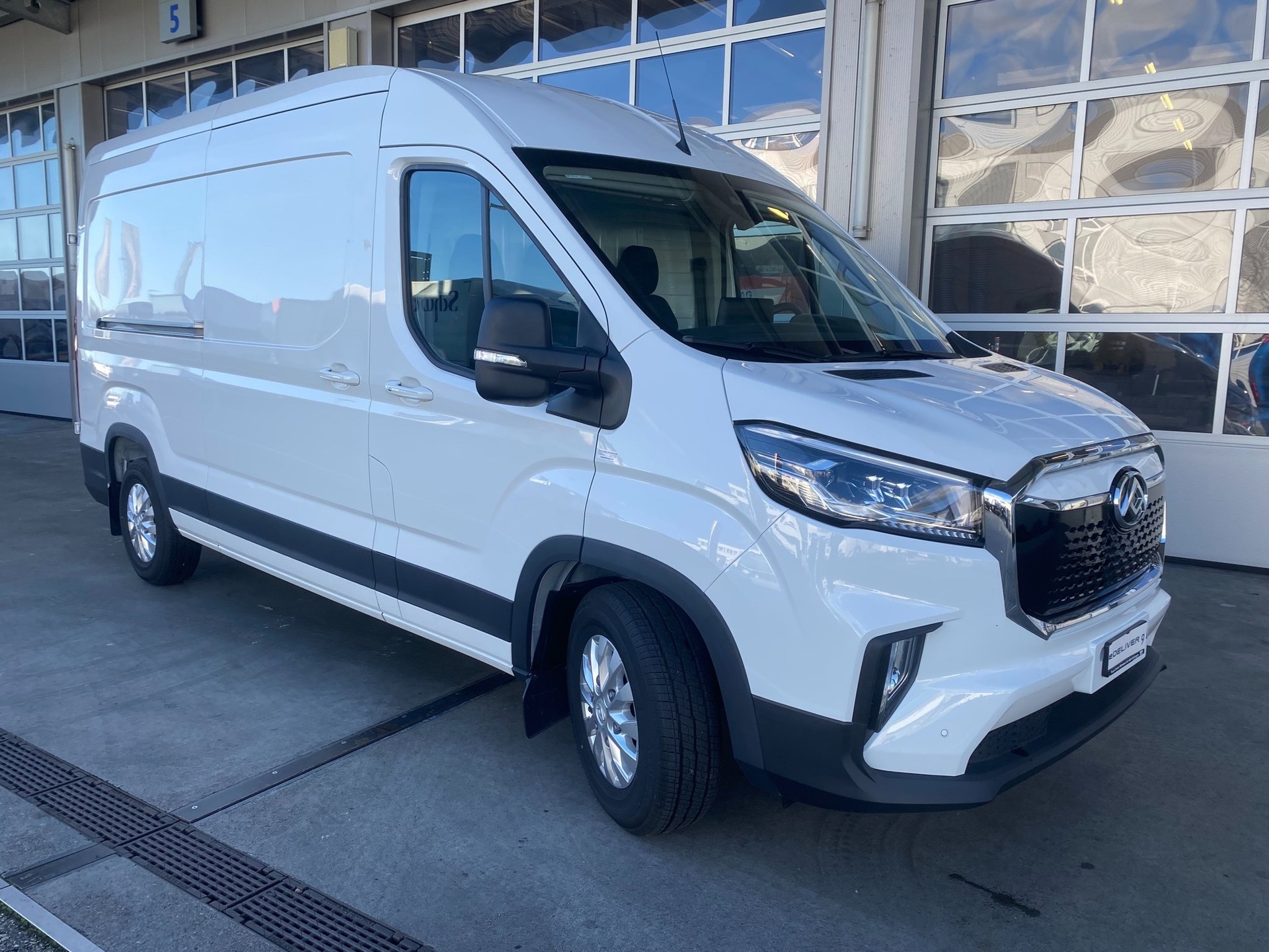 MAXUS eDeliver 9 L3H2 72kWh-image-1