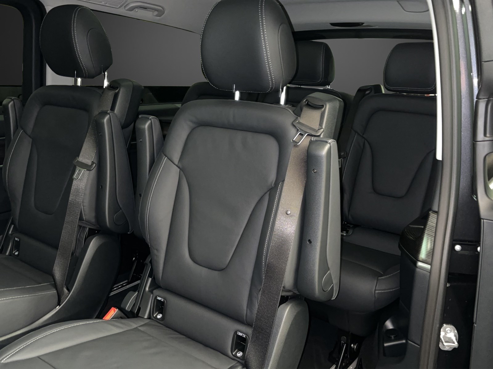 MERCEDES-BENZ EQV 300 Avantgarde lang-image-8