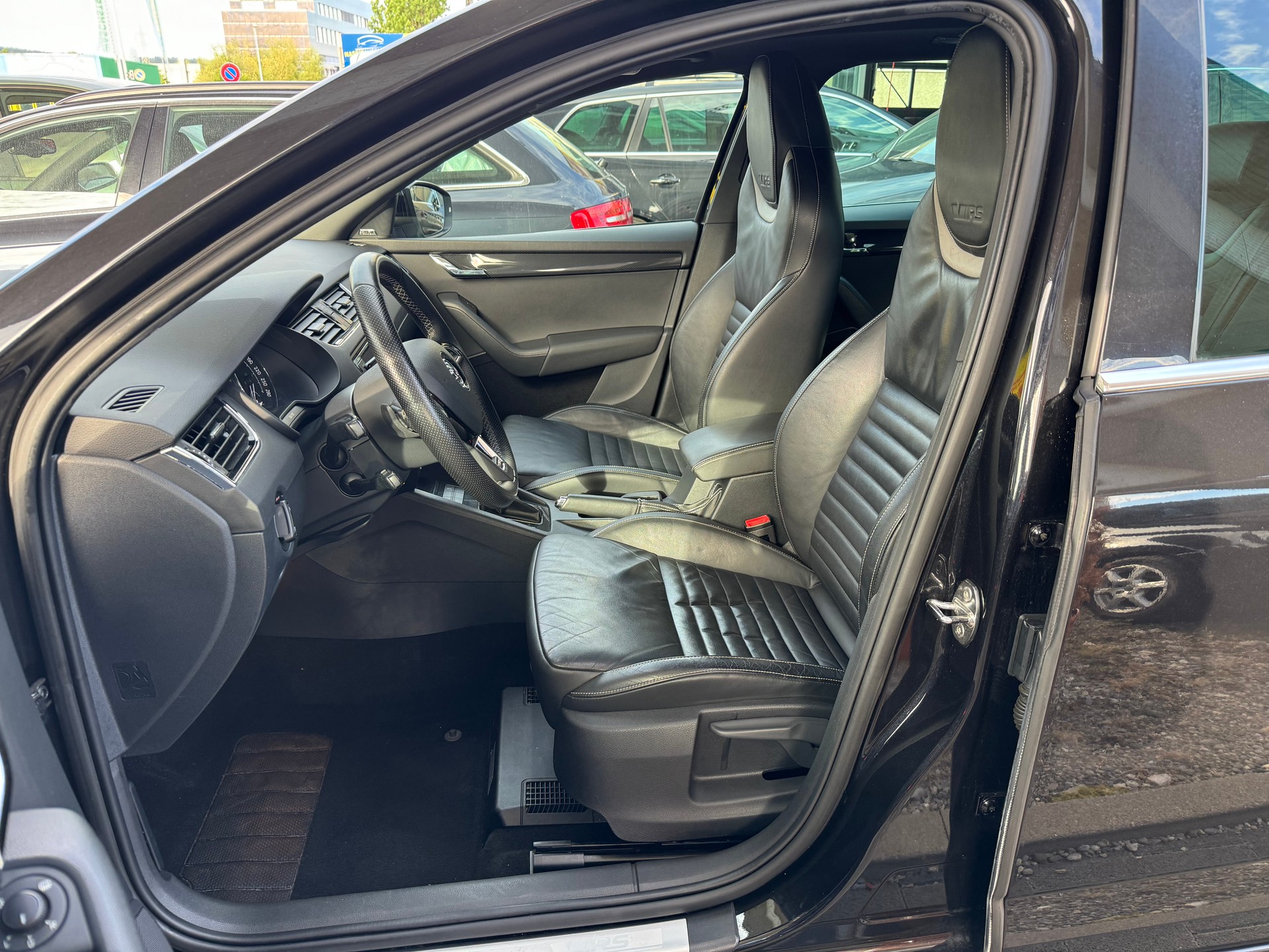 SKODA Octavia Combi 2.0 TSI RS DSG-image-6