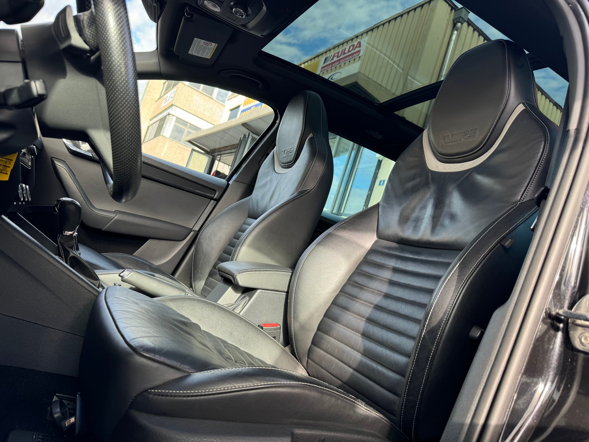 SKODA Octavia Combi 2.0 TSI RS DSG-image-7