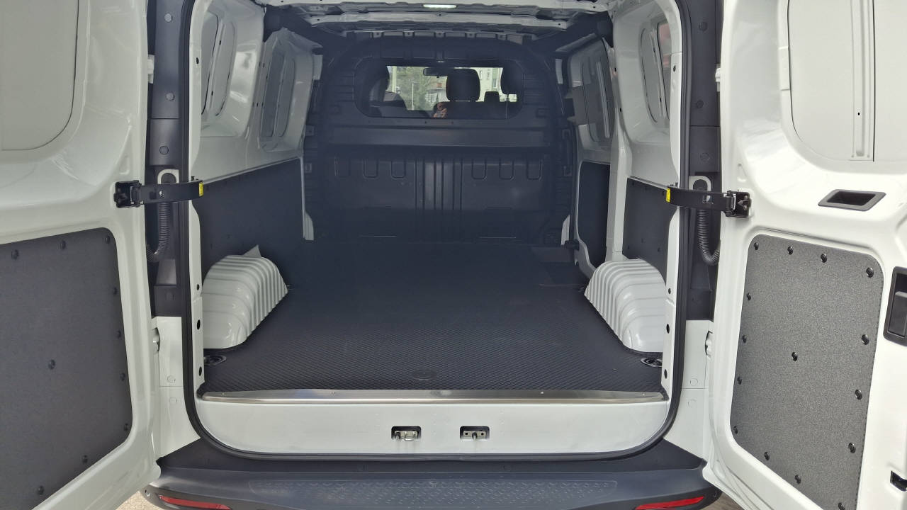 MAXUS eDeliver 7 Kaw. L1 E-Motor 88kWh AWD-image-5