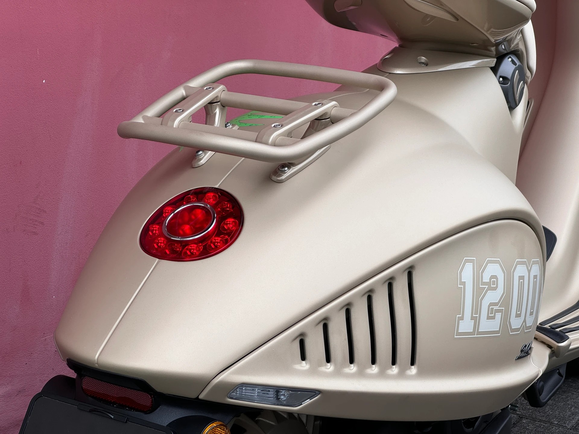 PIAGGIO Vespa 946 125 Dragon-image-7