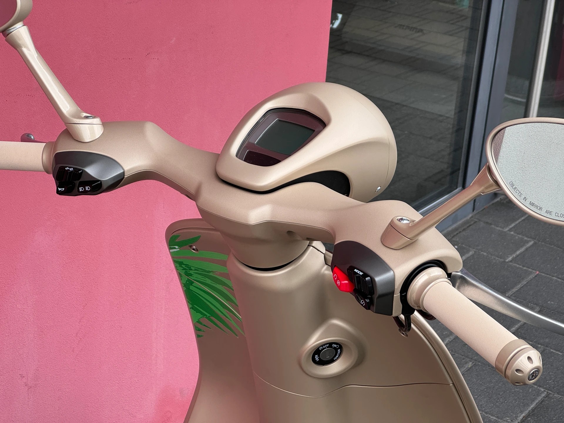 PIAGGIO Vespa 946 125 Dragon-image-12