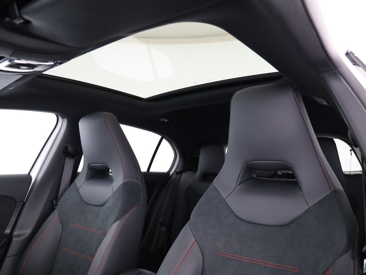 MERCEDES-BENZ A 200 7G-DCT-image-8