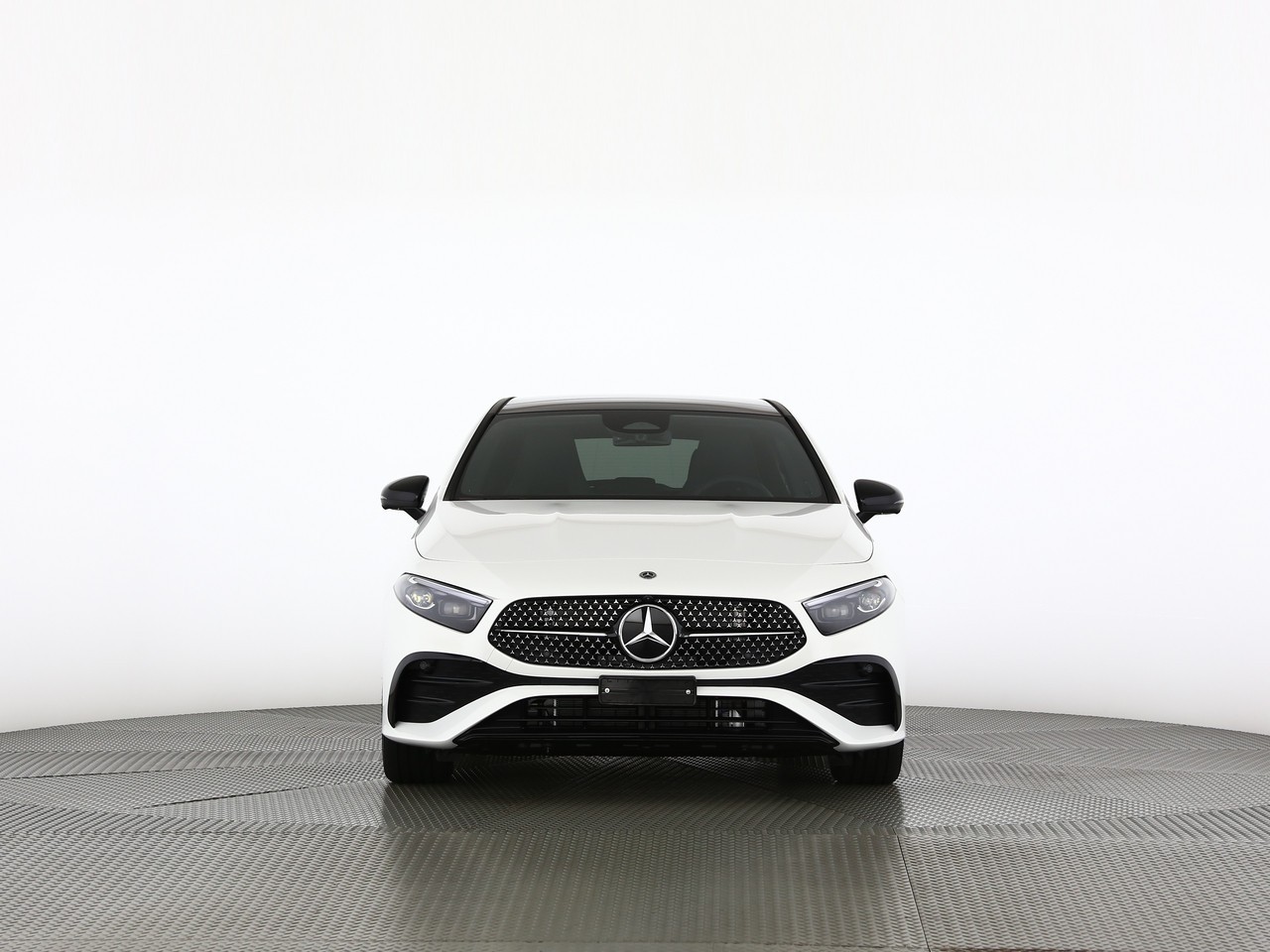 MERCEDES-BENZ A 200 7G-DCT-showroom-element-1