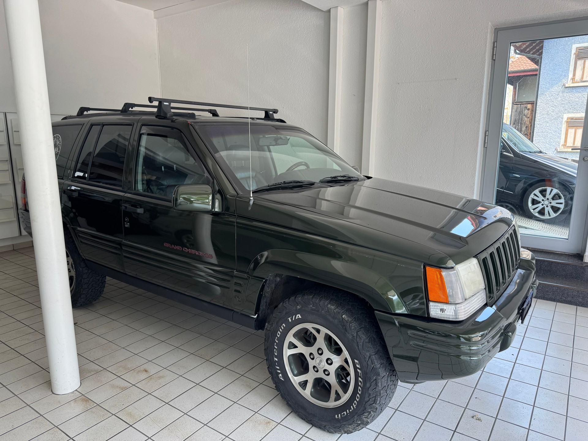 JEEP Grand Cherokee-image-3