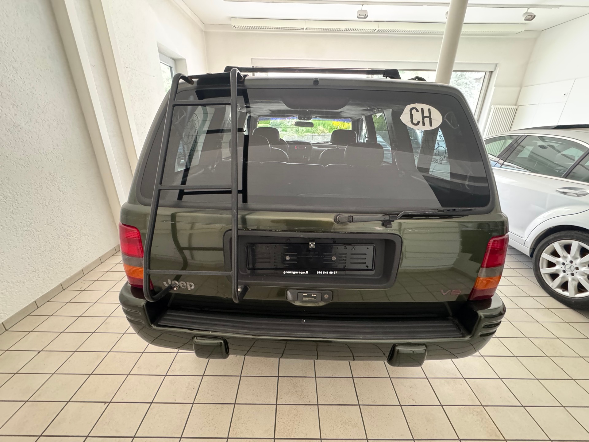JEEP Grand Cherokee-image-4