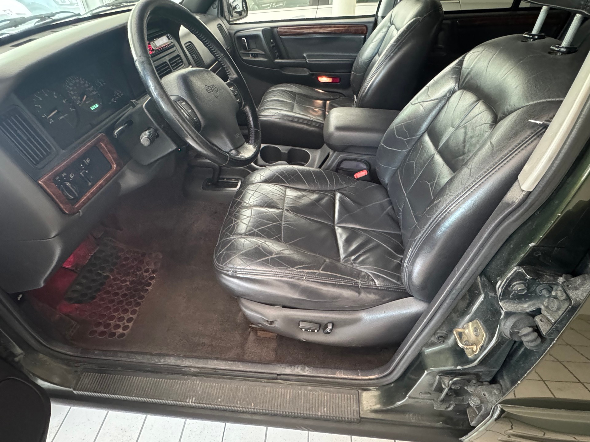 JEEP Grand Cherokee-image-11