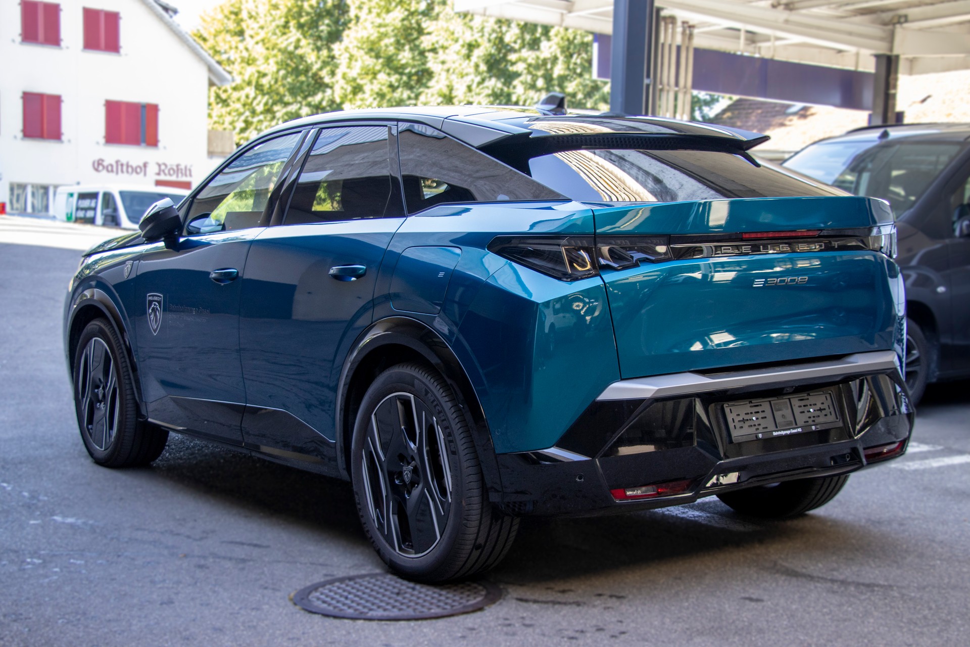 PEUGEOT 3008 73kWh GT-showroom-element-1
