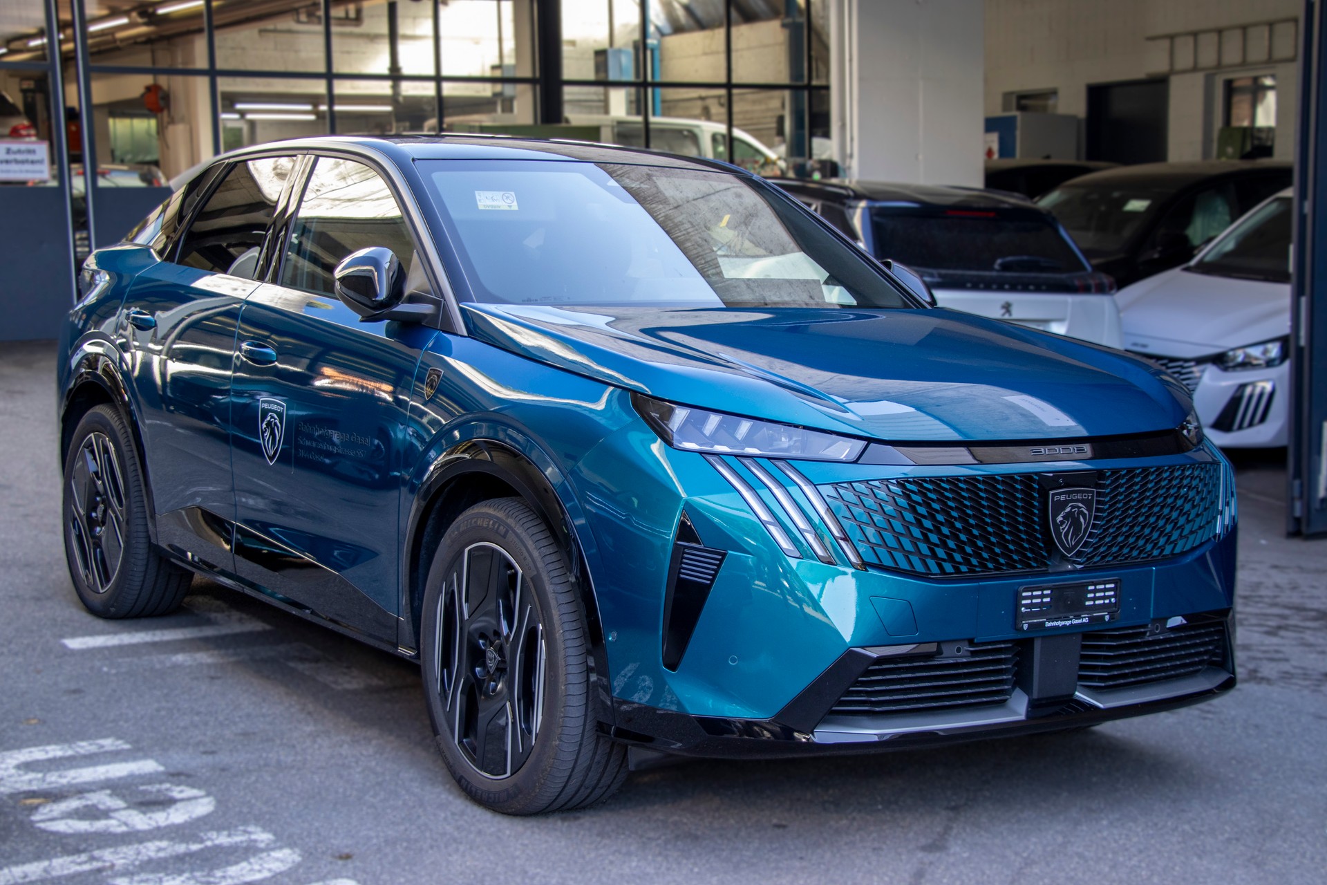 PEUGEOT 3008 73kWh GT-showroom-element-3