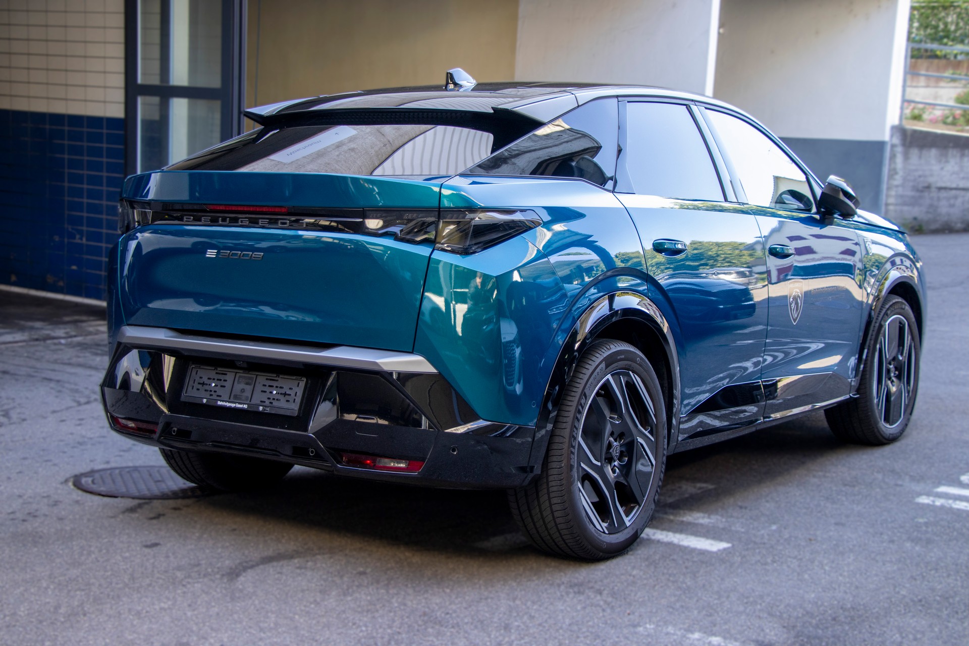 PEUGEOT 3008 73kWh GT-showroom-element-2